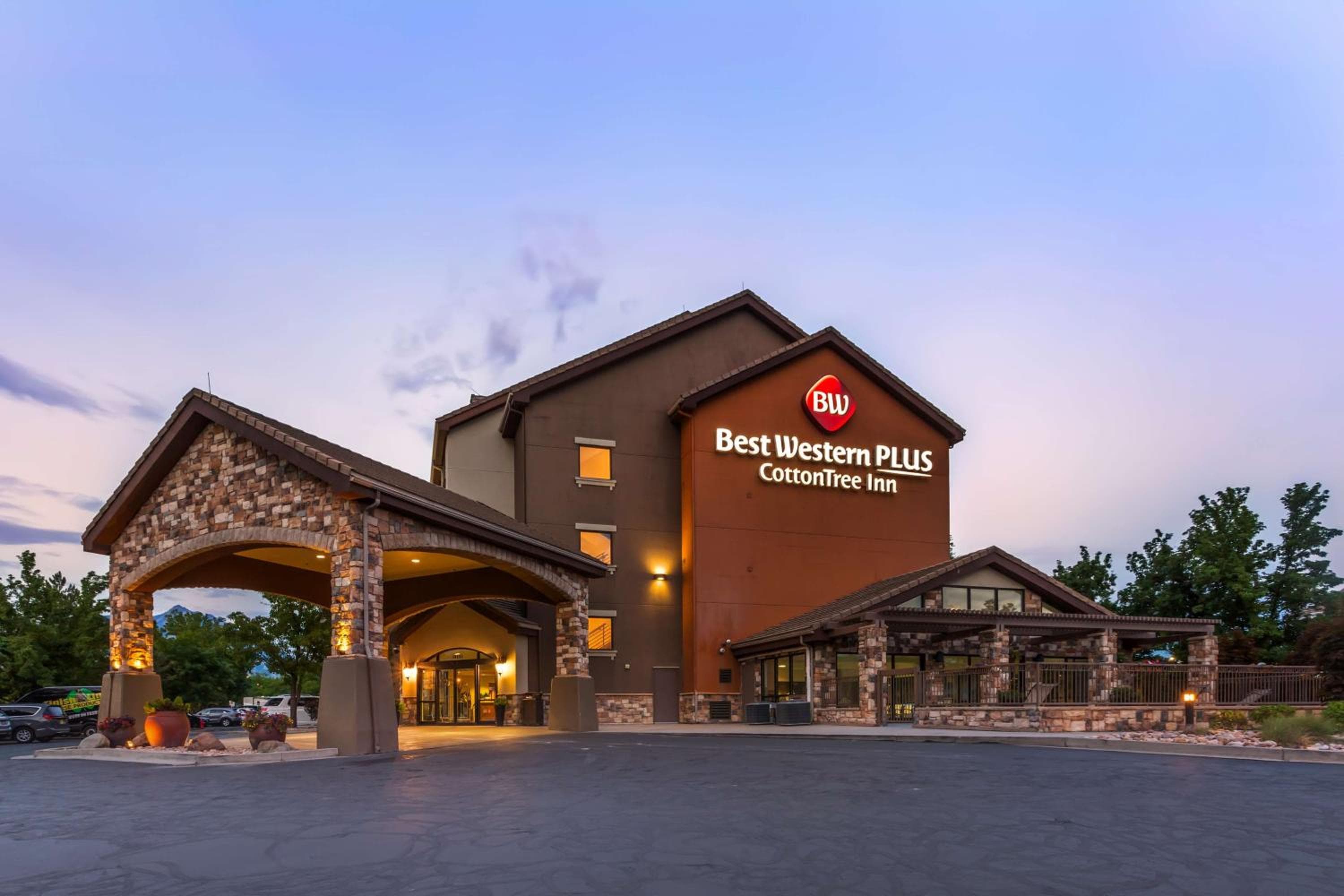 Best Western Plus Cotton Tree Inn