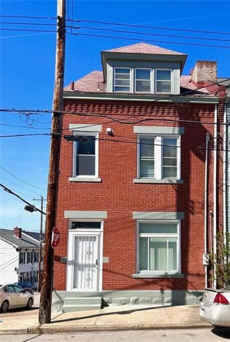ENTIRE Big Home Close To Events - 2 Family Rooms - Kid Friendly - Private Patio & Firepit