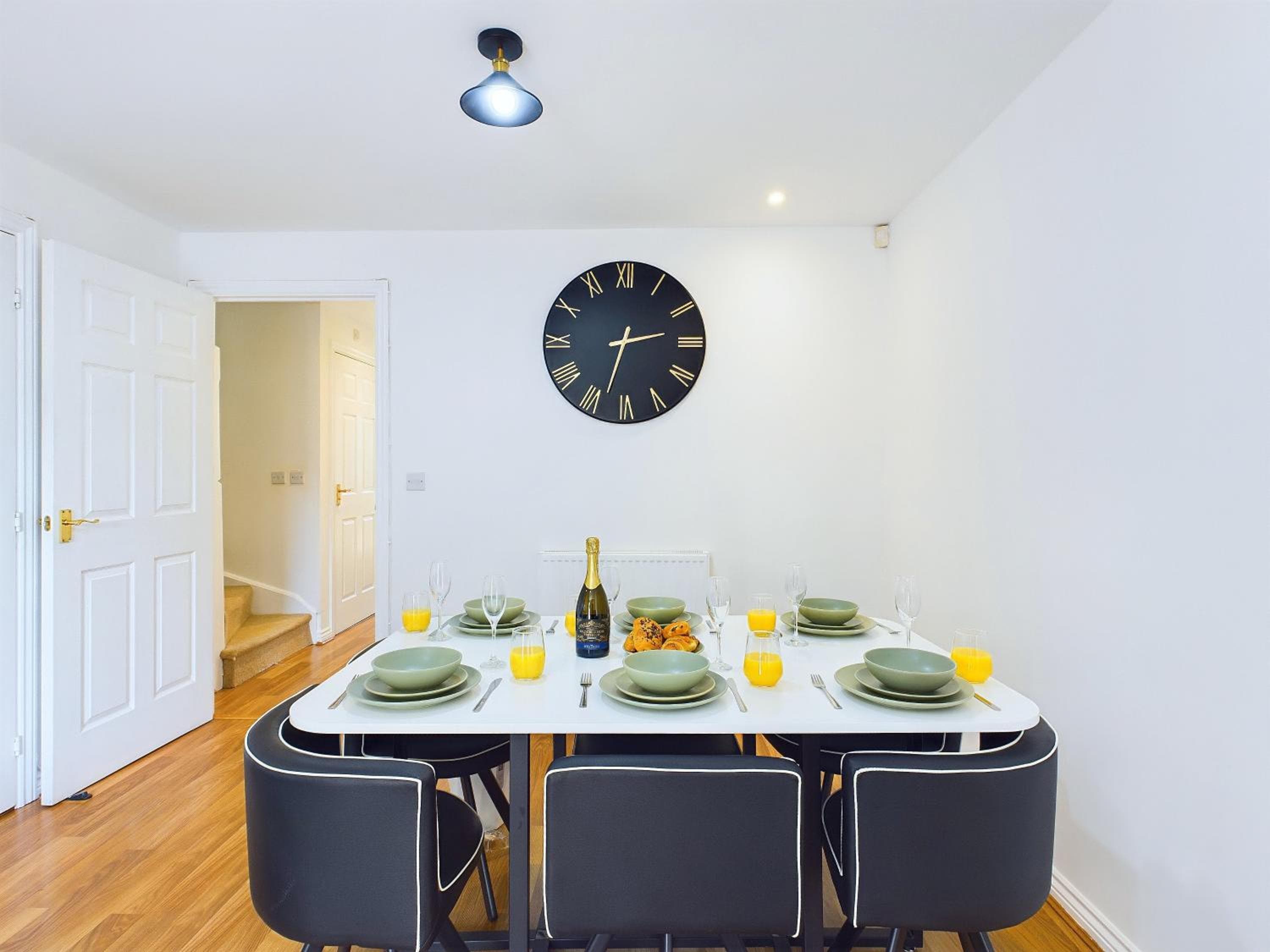 Sotherby Walk by Signature Stays - Townhouse - Parking - Modern