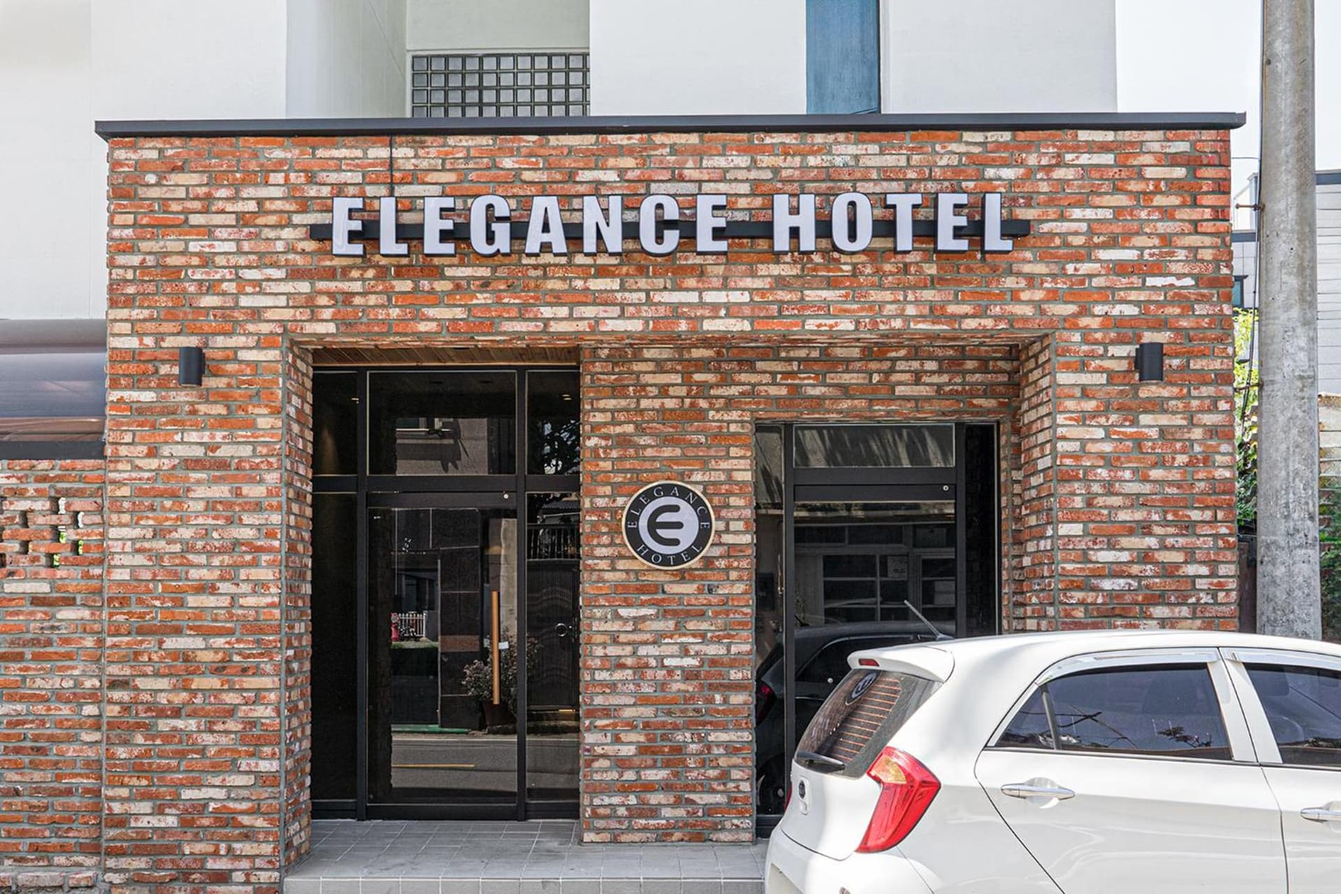 Elegance hotel hwangridan