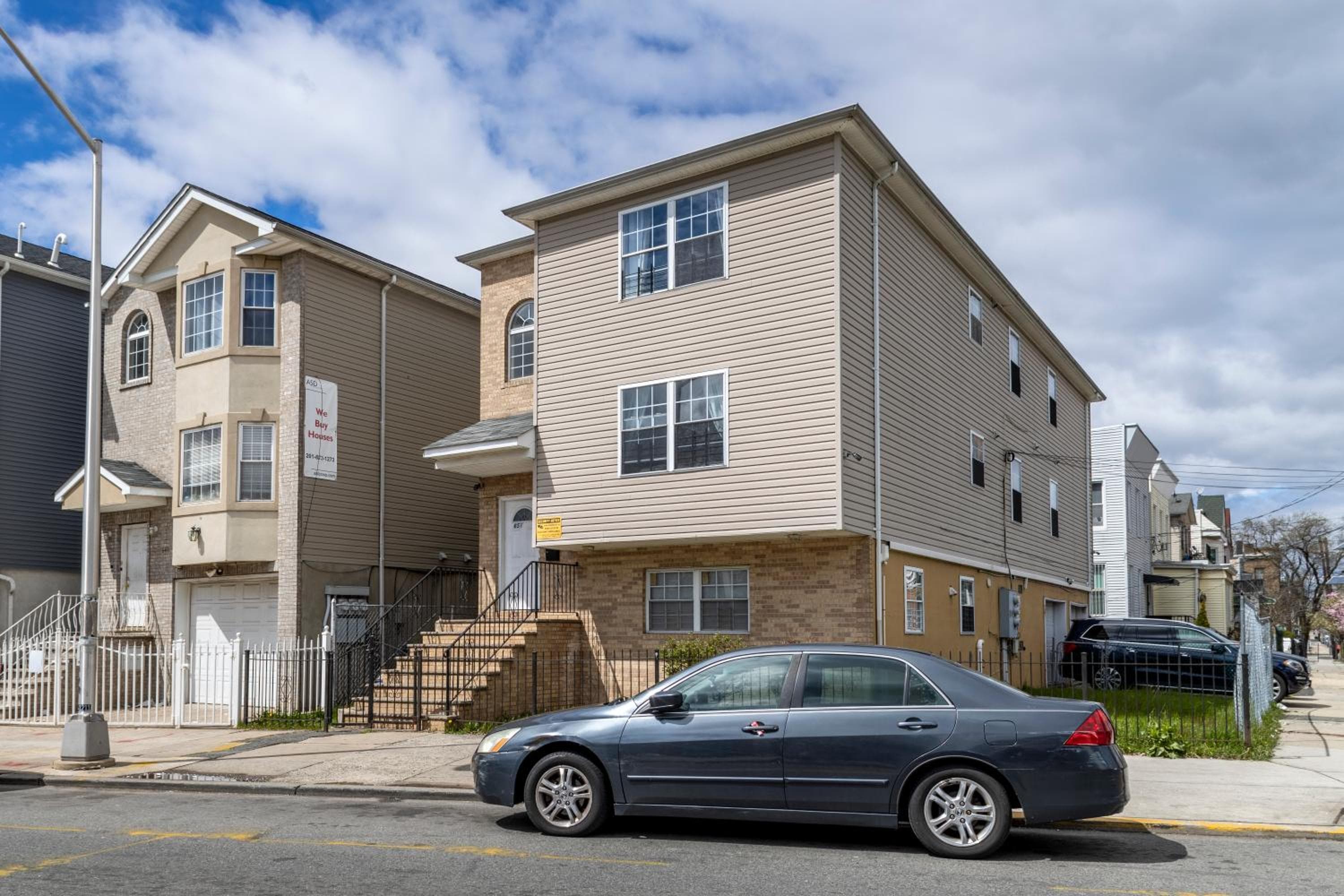 Huge 3BR Urban Gem just 3 miles to NYC plus Free Parking