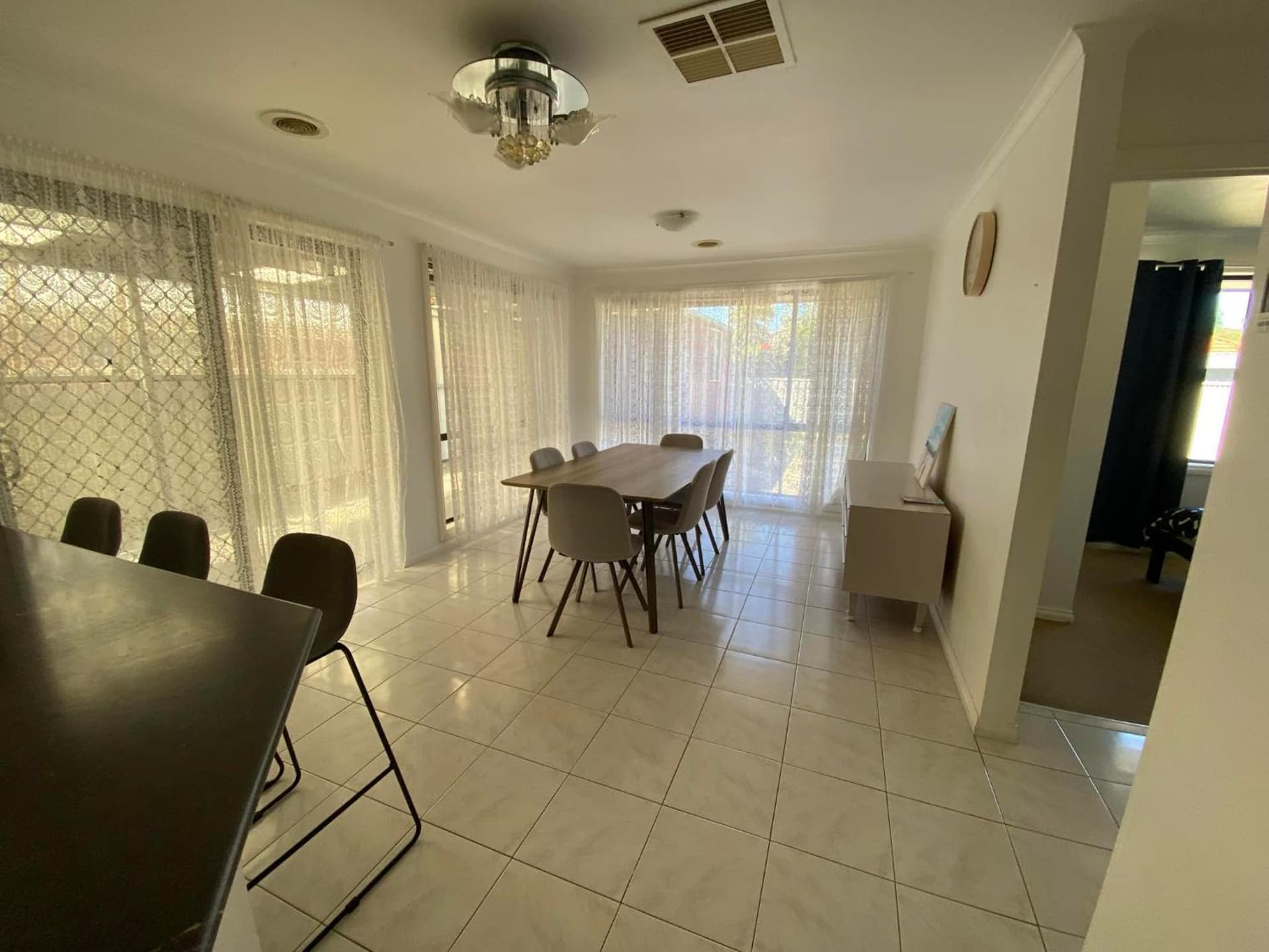 A spacious Vacation Home nearby Melbourne Airport
