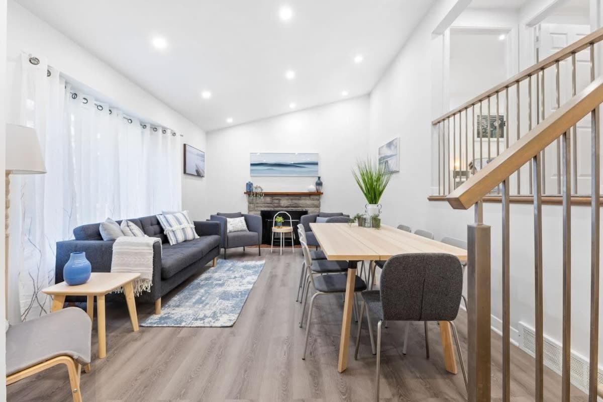 Pierrefonds 4BR House with Garden & EV station