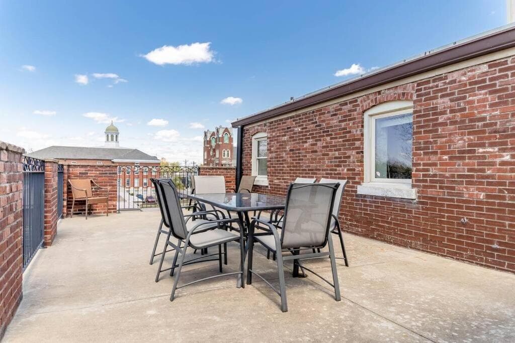 KING Penthouse Sleep8 4Bed 3BR 2BA Swepson Loft