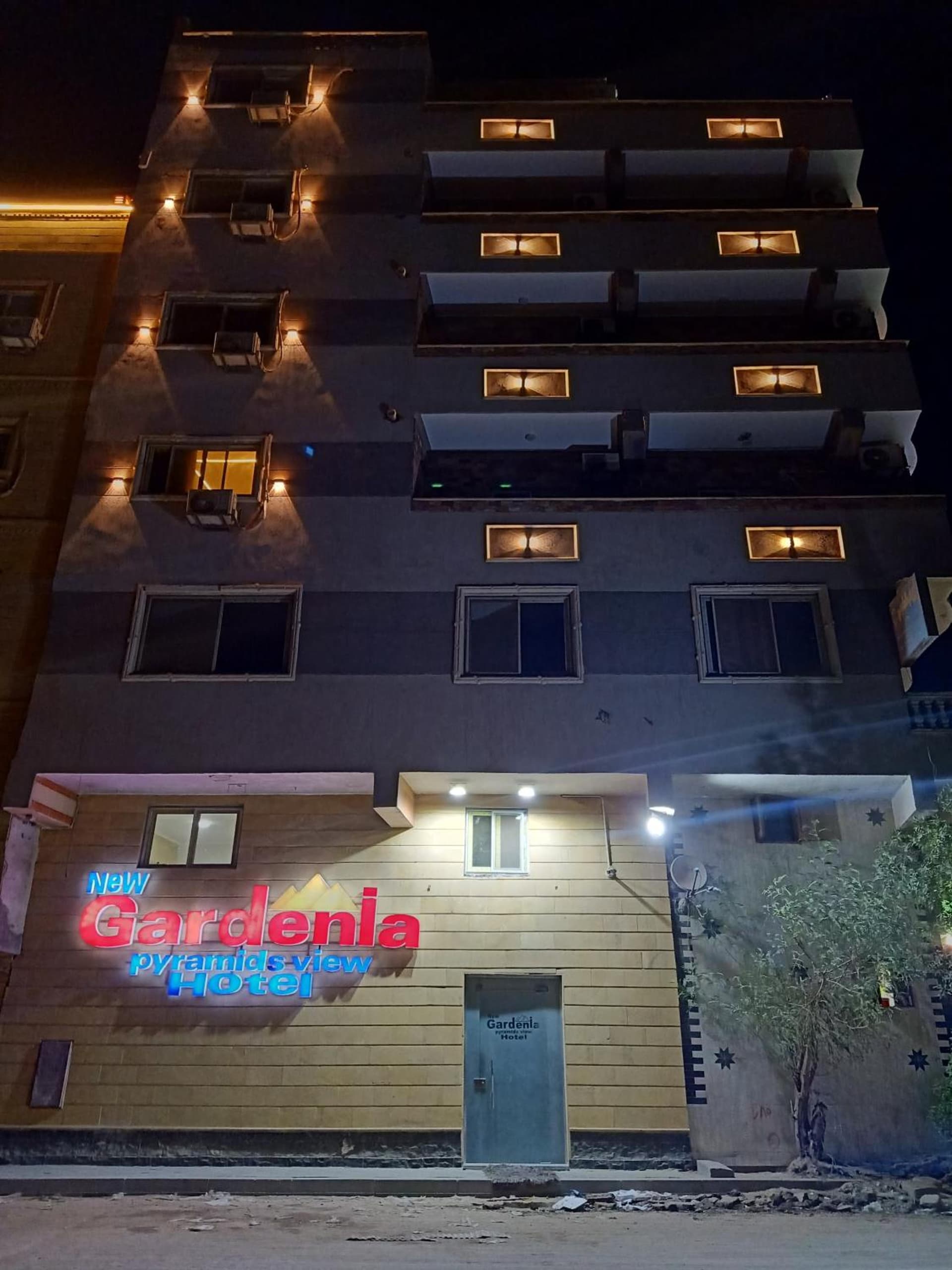 New Gardenia Pyramids - Rooftop
