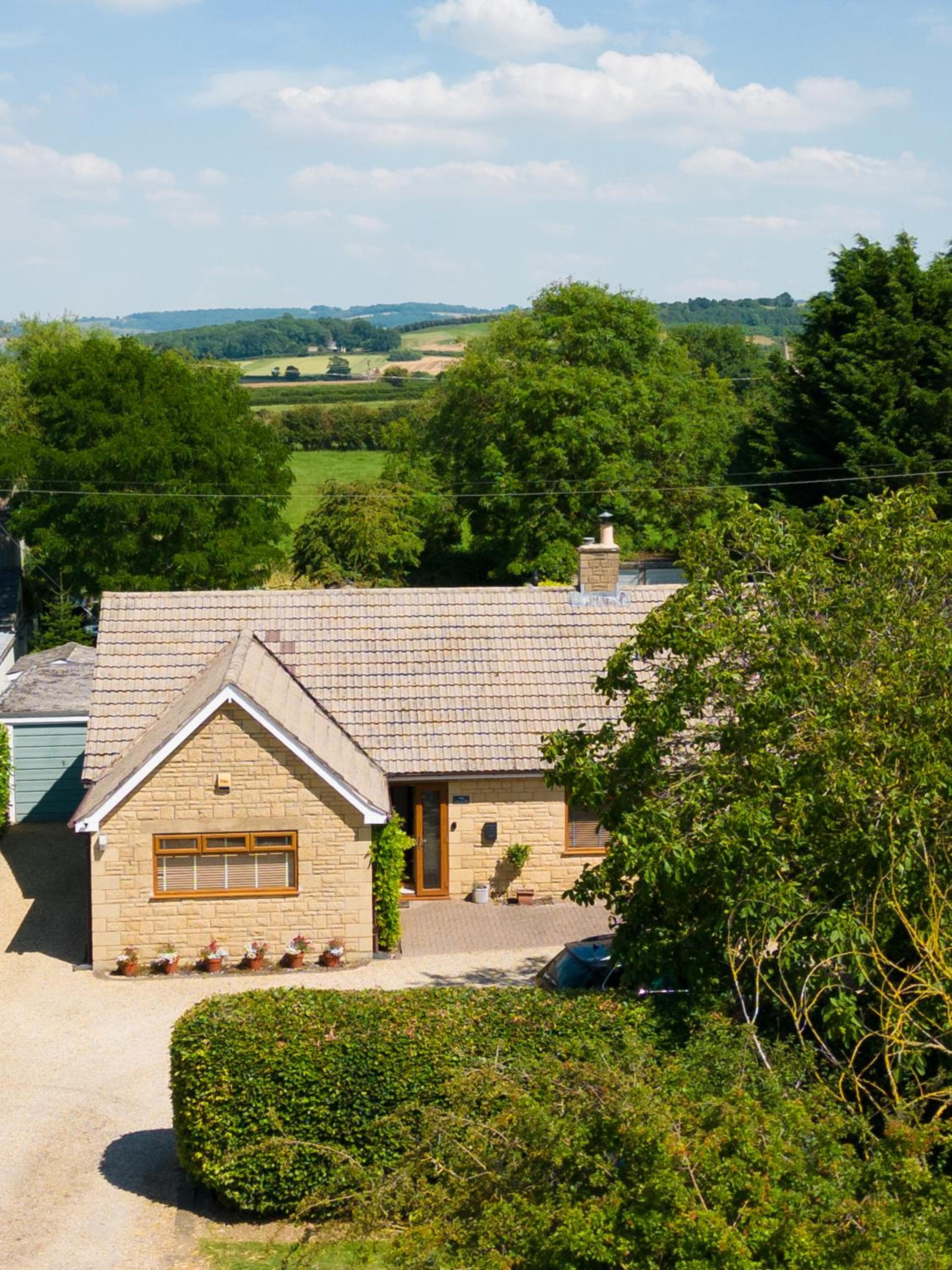 Magnificent 3-Bedroom Home with Swim Spa
