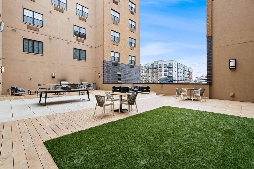Jersey City's Best Enjoy Our Deluxe 1 Bedroom Condo Only 25 Minutes to NYC