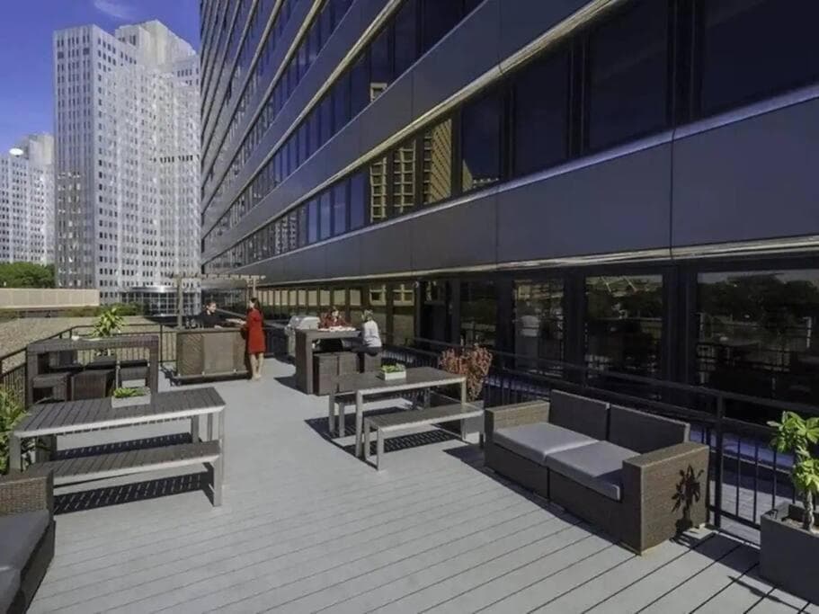 Luxury Apt at the Point Easy Access To and From Downtown 24-7 Parking