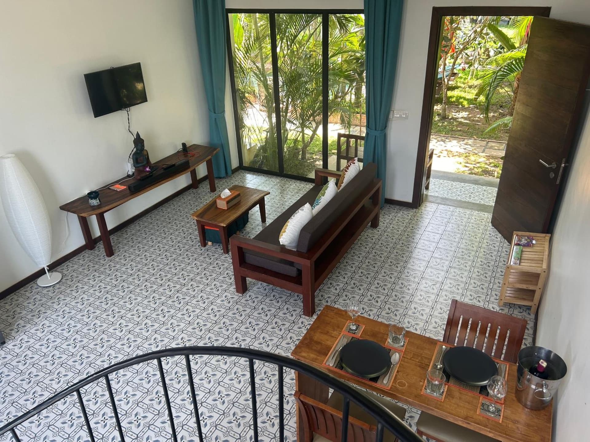 Work remotely from our Duplex Loft, King Bed, Pool & Garden, Soundbar