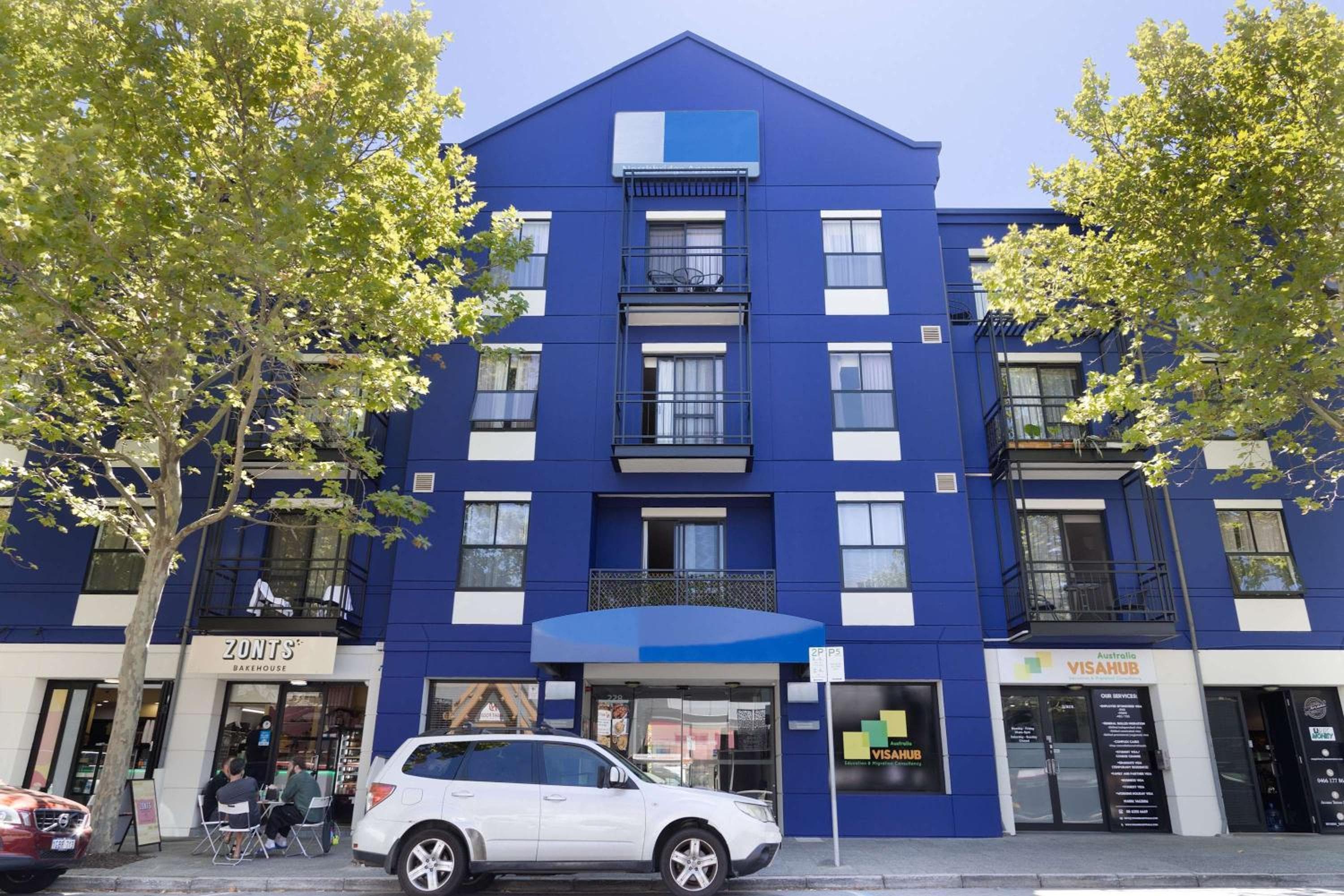 Spacious 3-Level Townhouse with Pool in Northbridge