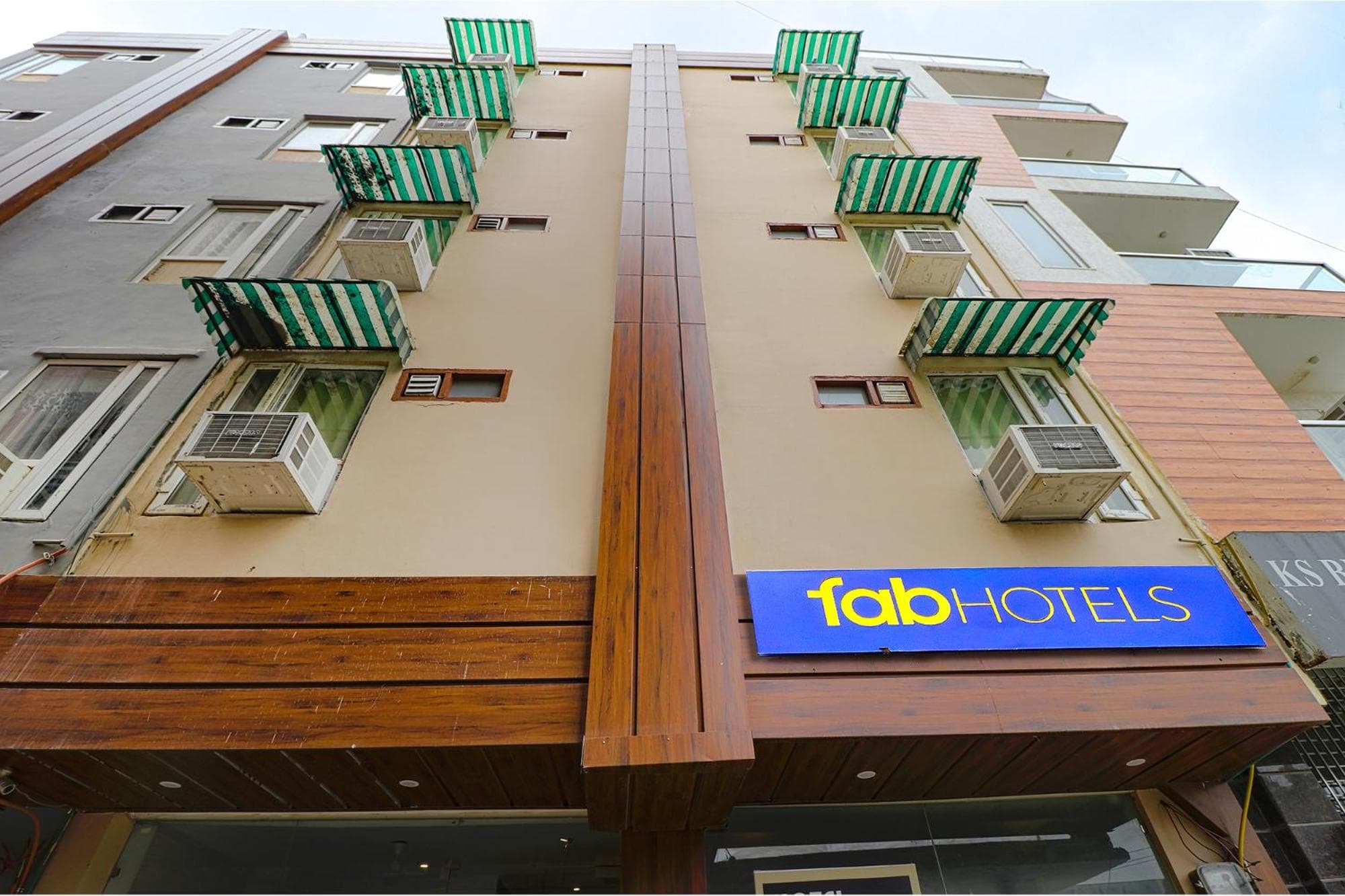 FabHotel Lime Tree - Nr Yashobhoomi Convention Centre
