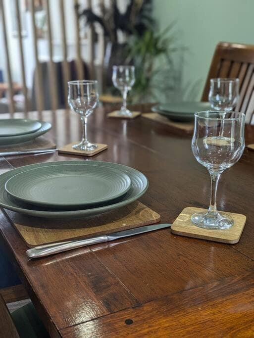 2 Bed Sleeps 4 in Salisbury by Wessex Quarters