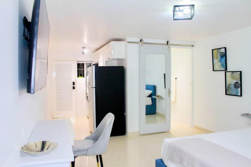 Minimalist studio near Devon House