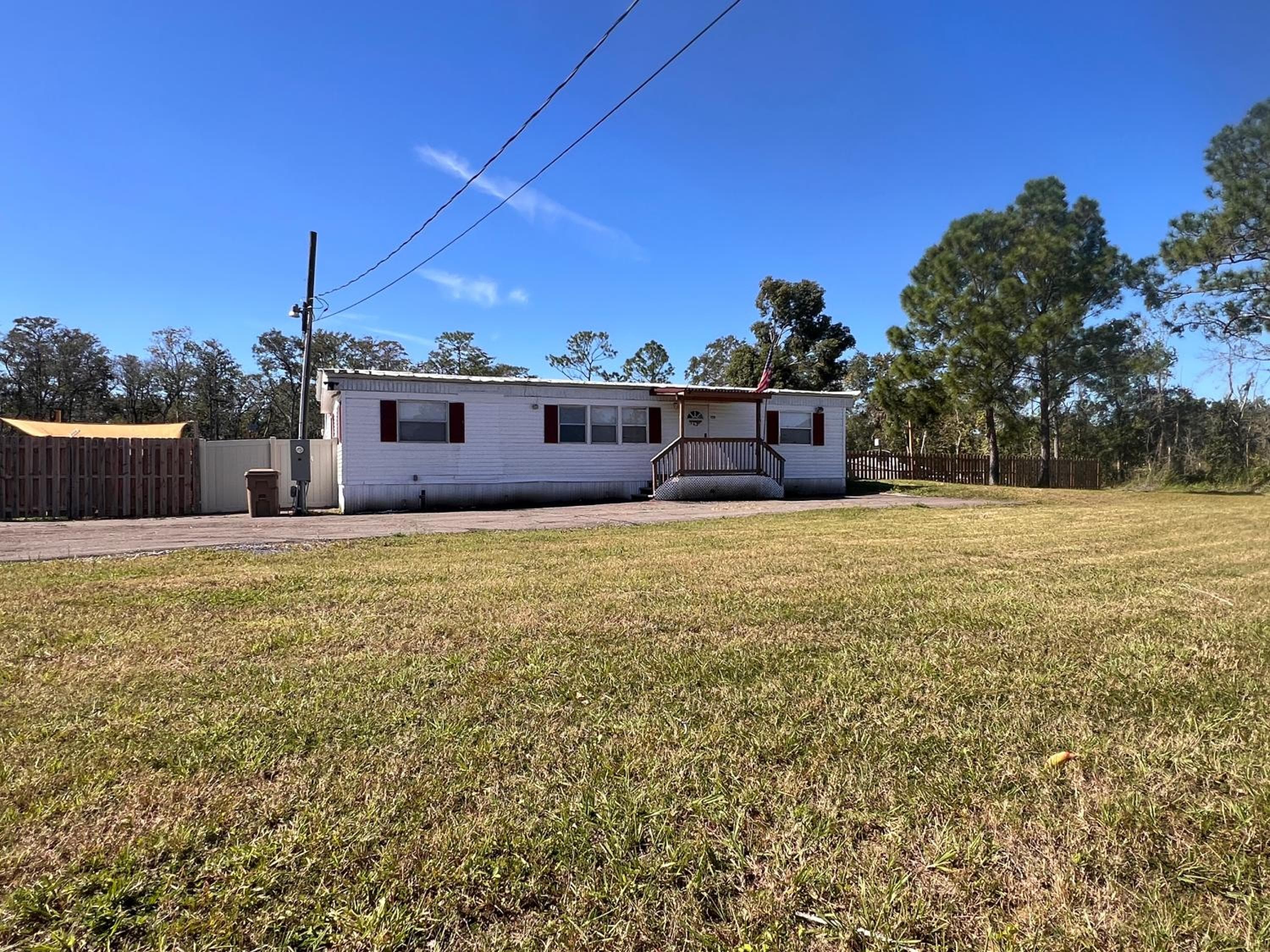 Mobile Home on huge parking space 10 mins from airport, 20 mins from Disney