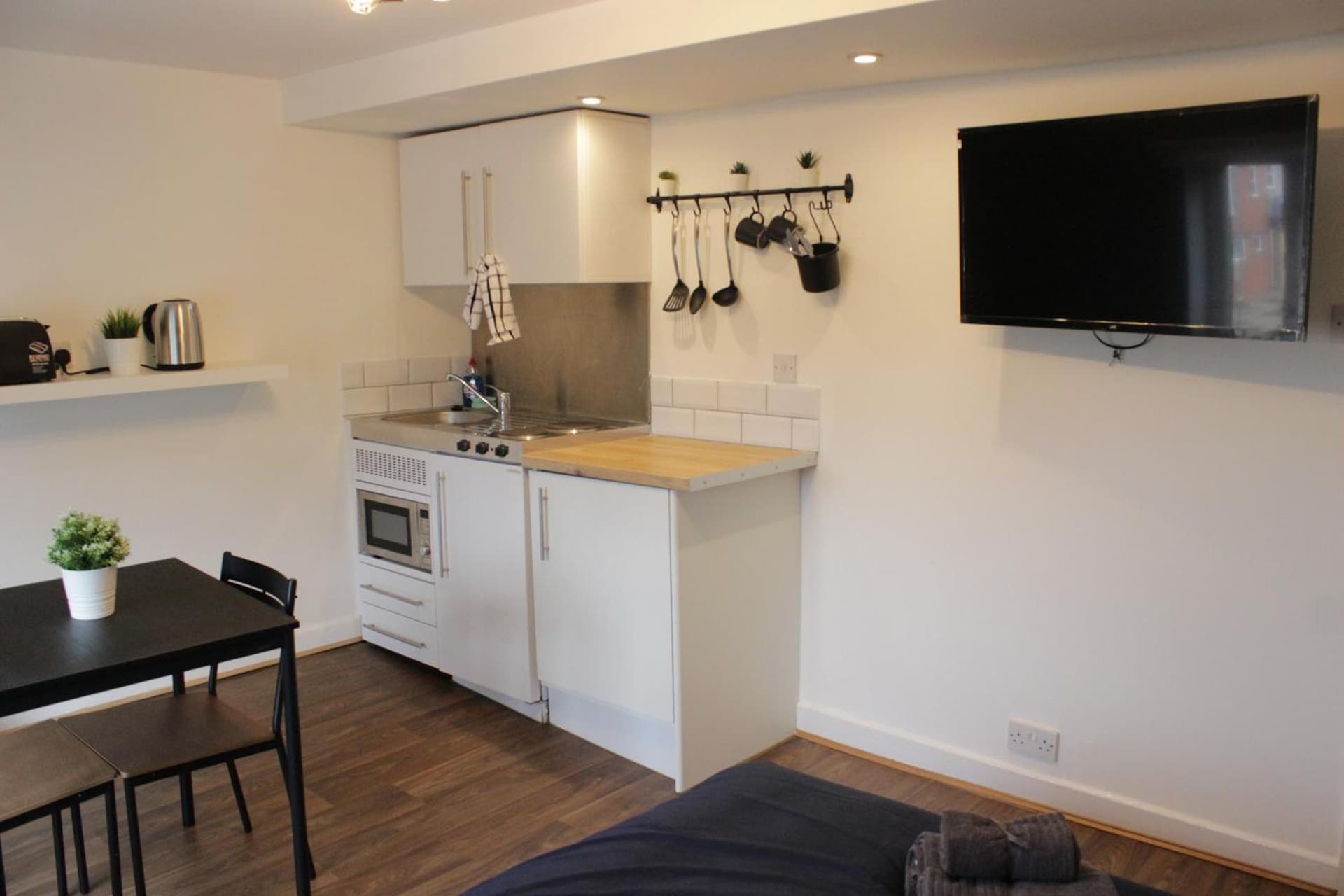 Superb Studio Flats in City Centre 5