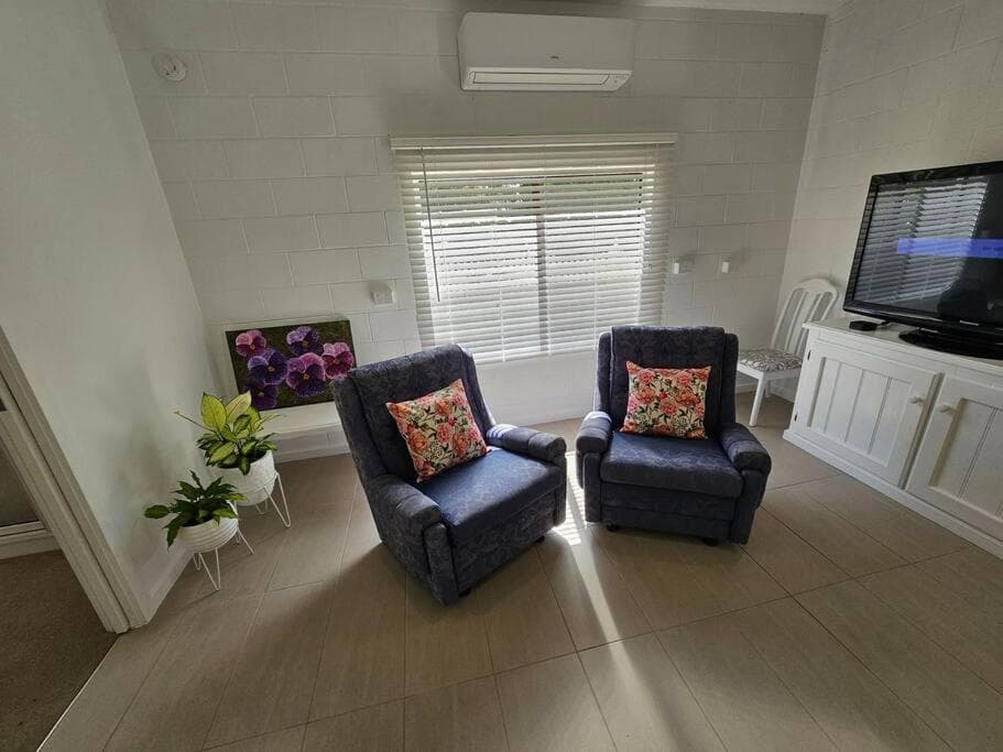 Blossom Cottage - Cosy Retreat