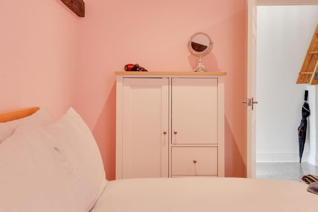 Host My Nest - Historic 1BR 20 Mins to Stansted