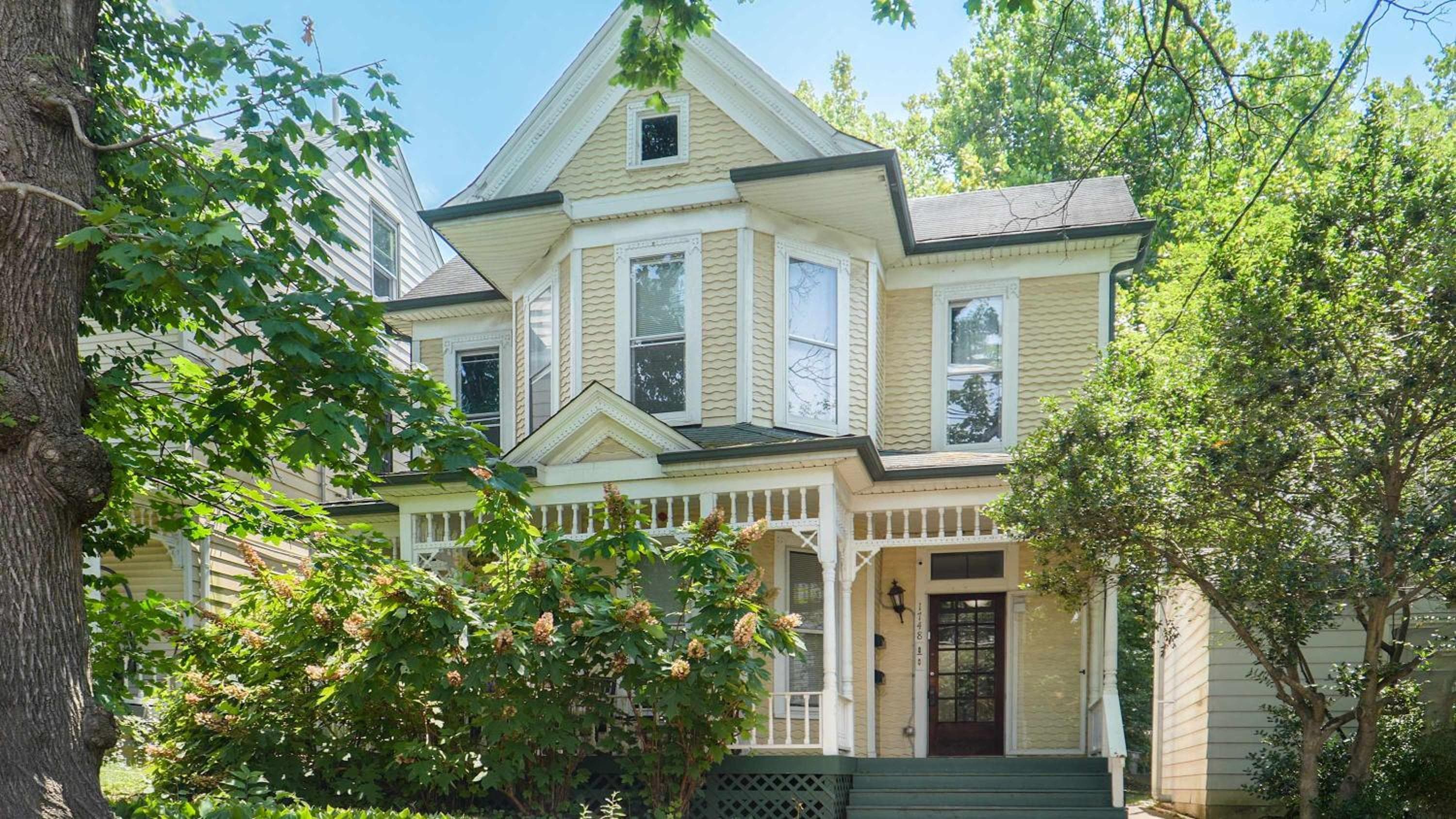 Tranquil Retreat amidst Clifton & Crescent Hill's Vibrant Energy