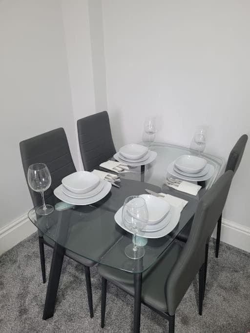 Spacious 5BR Sheffield Home | Sleeps 10 | Near City Centre