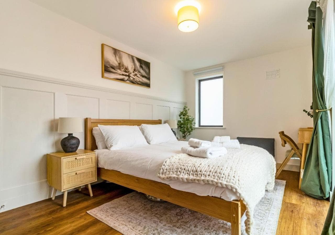 Central 1BD with Free Underground Parking