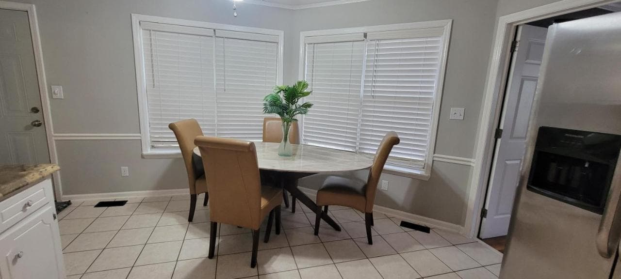 Cottage Getaway in Martinez Charming 3-Bedroom Retreat with WiFi and AC, Perfect for Your Next Stay
