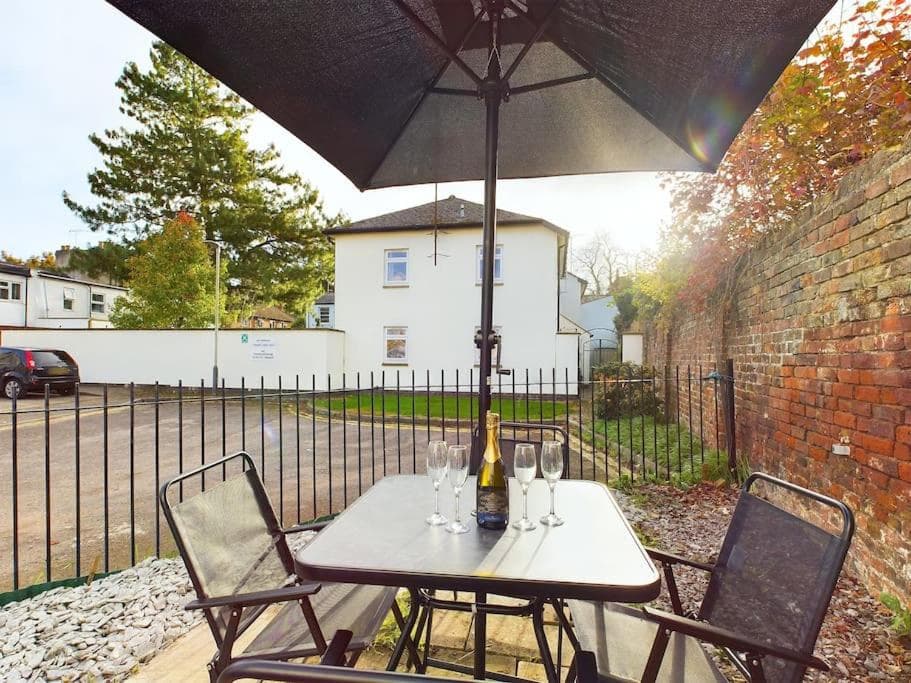 Portland Place by Signature Stays - Central - Racecourse - Parking