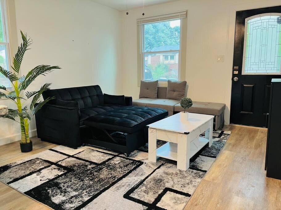 Comfortable 2 Bedroom Near Downtown Atl Sleeps 4 Free Parking