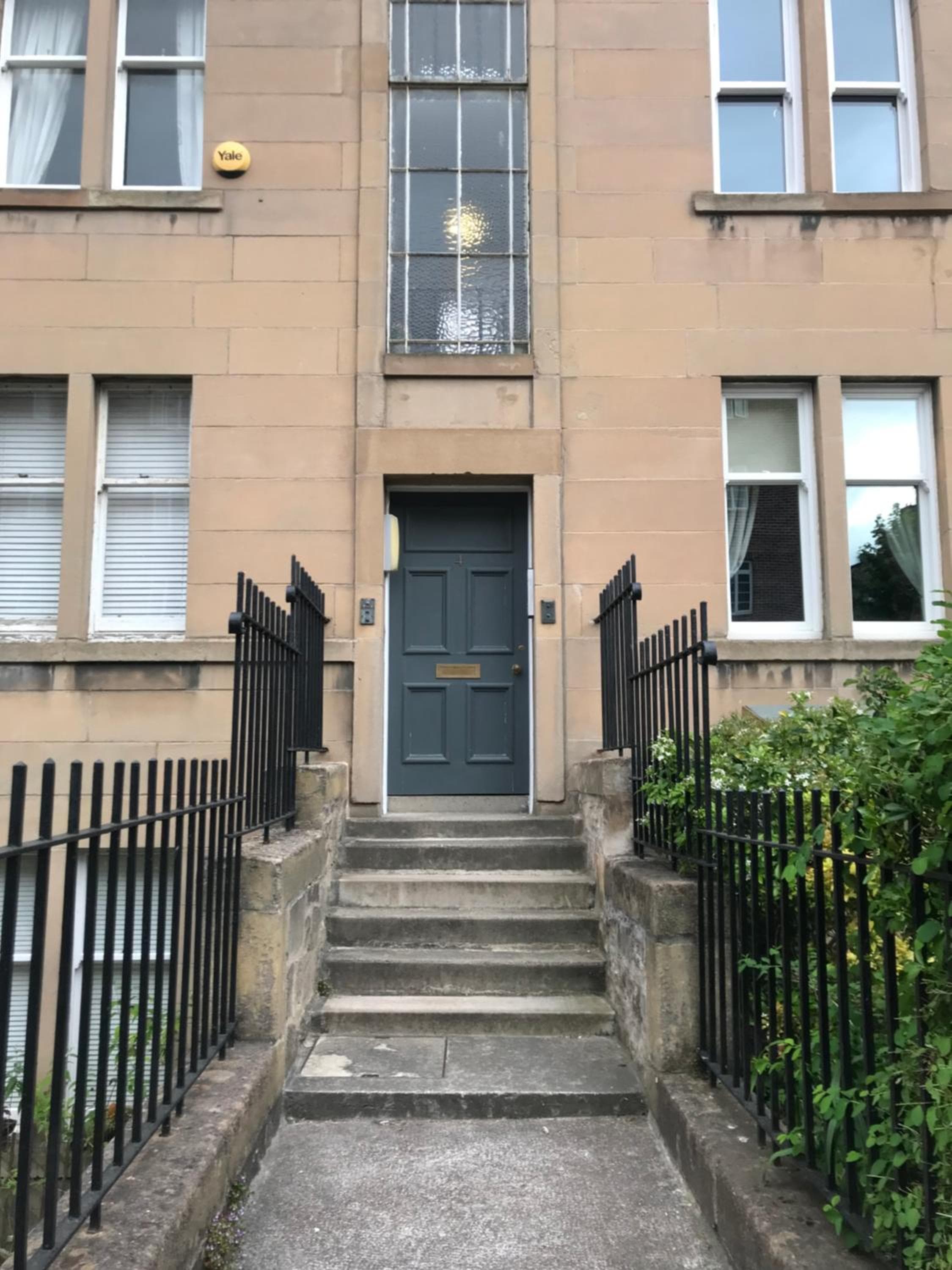 Spacious and modern 2 bedroom flat near the City Centre