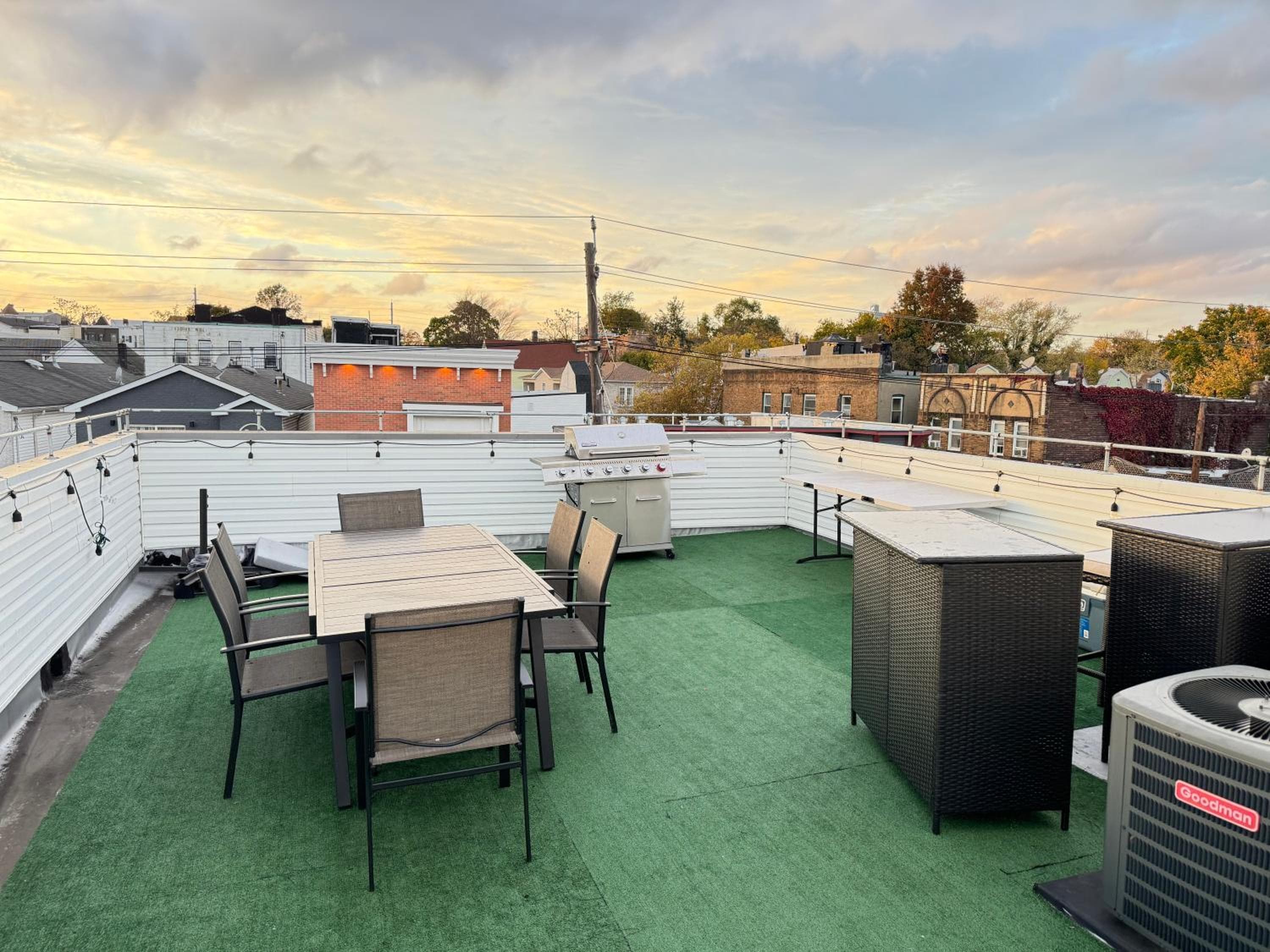 Stunning NYC rooftop views minutes away from NYC 2 bedroom 2 bath