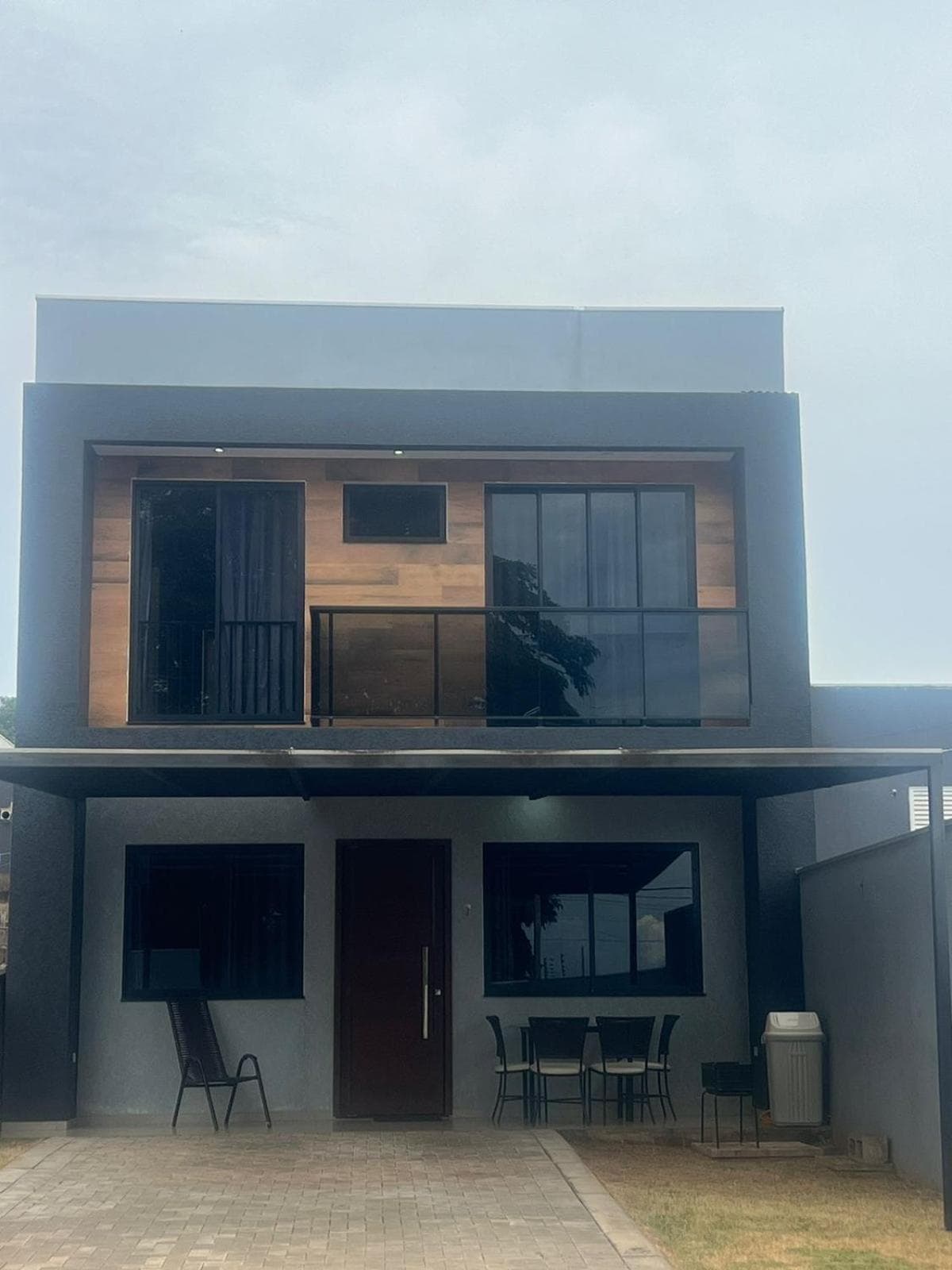 Sobrado confortavel e central