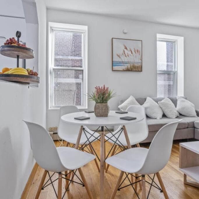 Welcoming Apartment - 10 min Light Rail Access