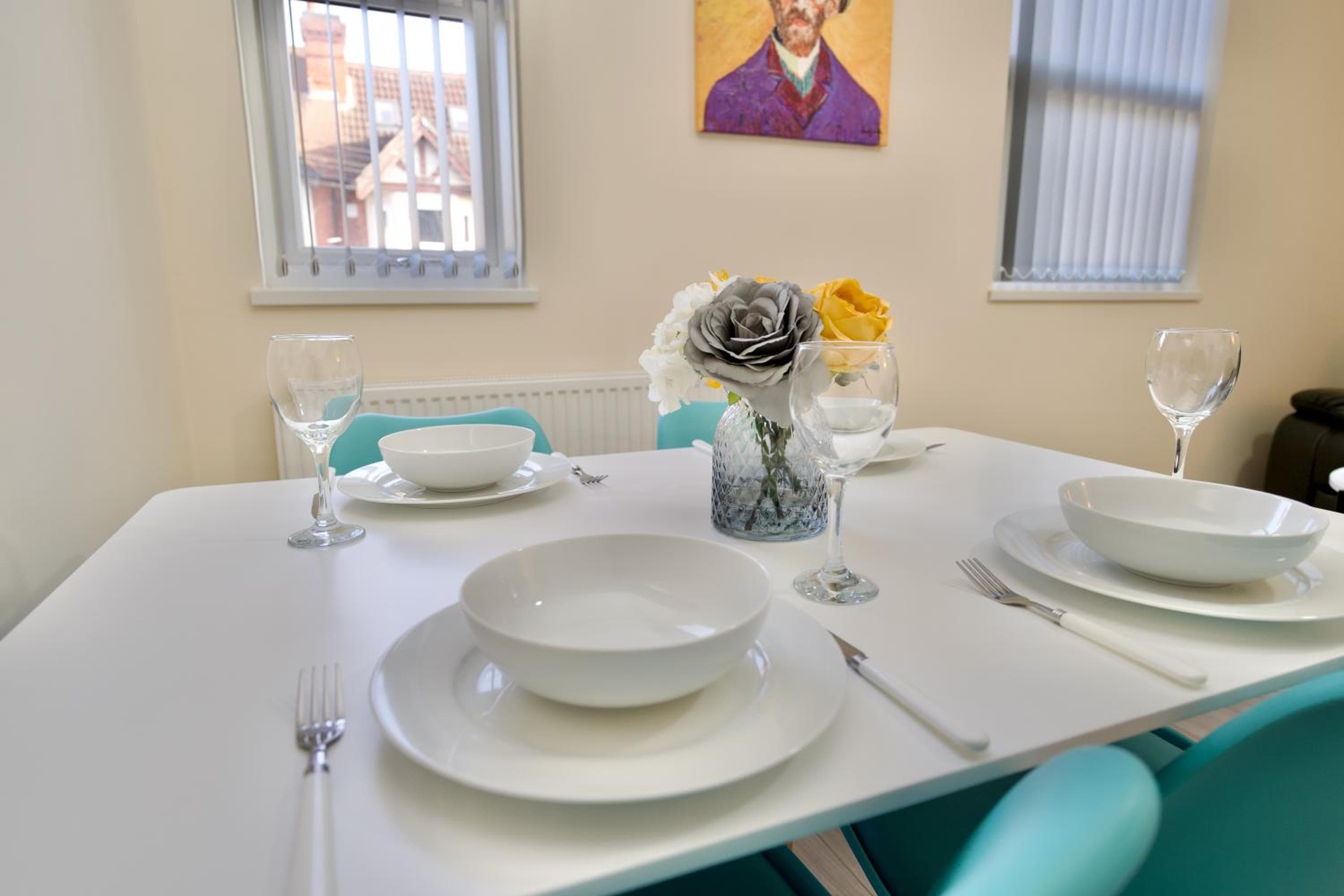 Kings Rest Villa - Free Parking & Netflix, WiFi, Walk to Coventry City Centre