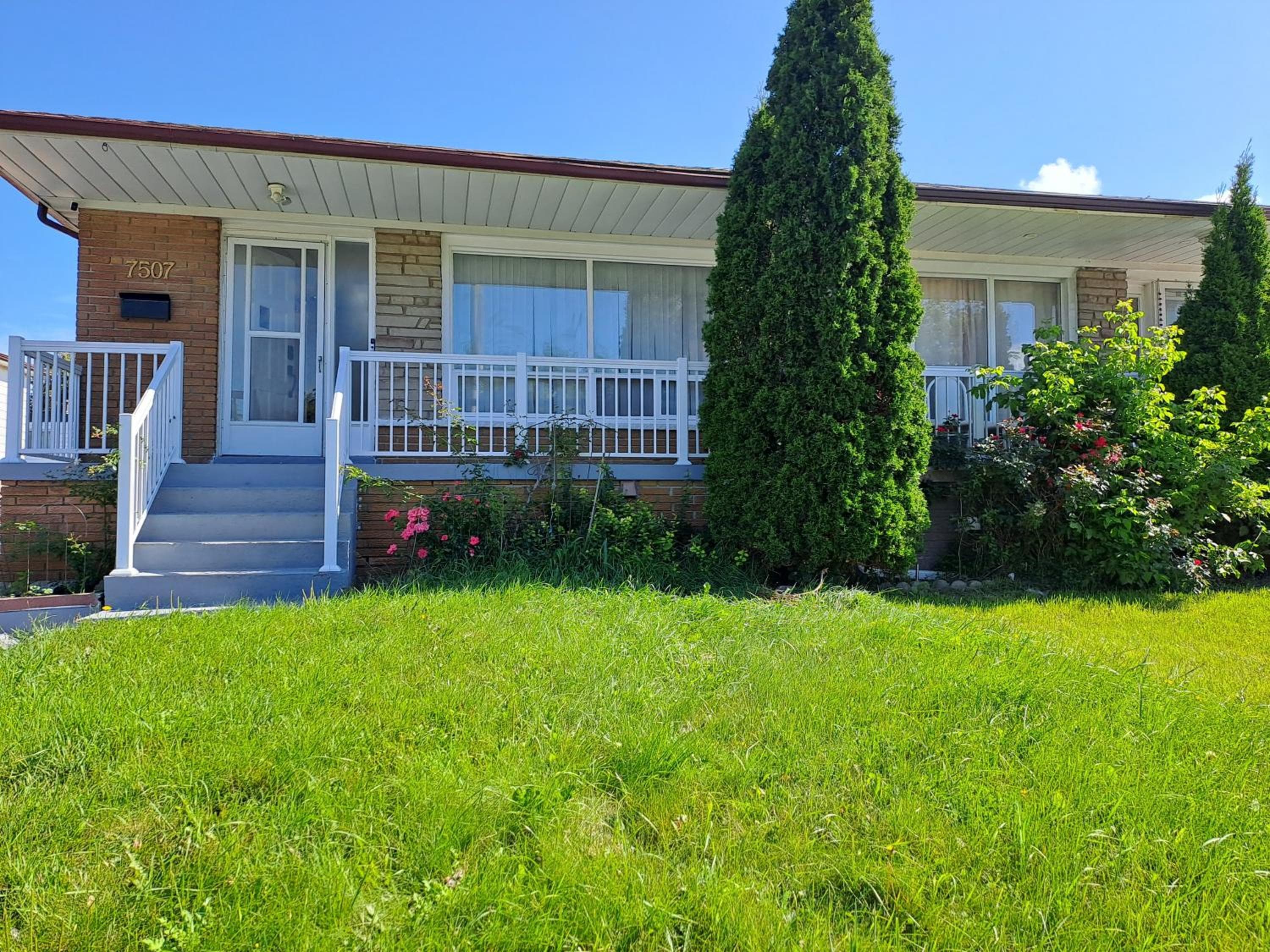 Lala-near Pearson airport-mall-free parking