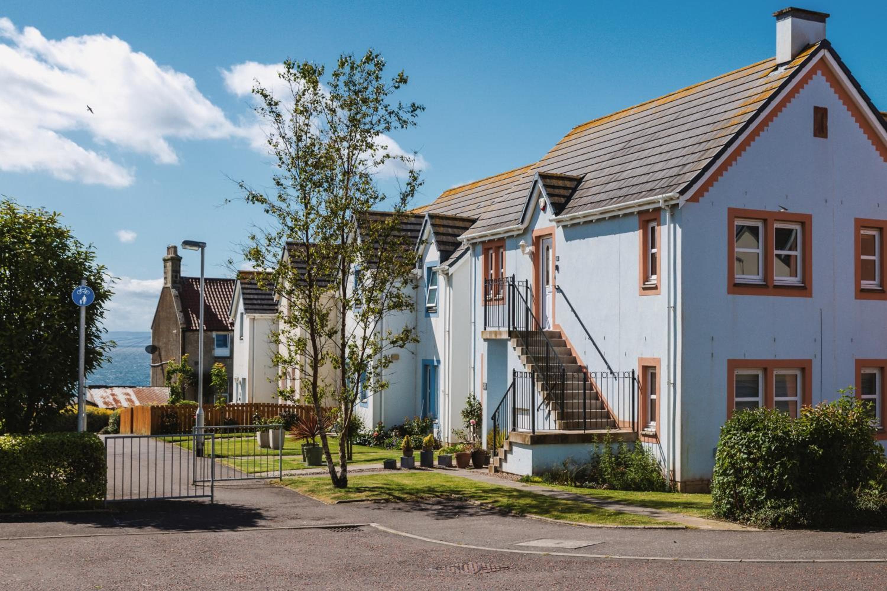 Apartment - 2 Bedrooms - Pet Friendly - Parking