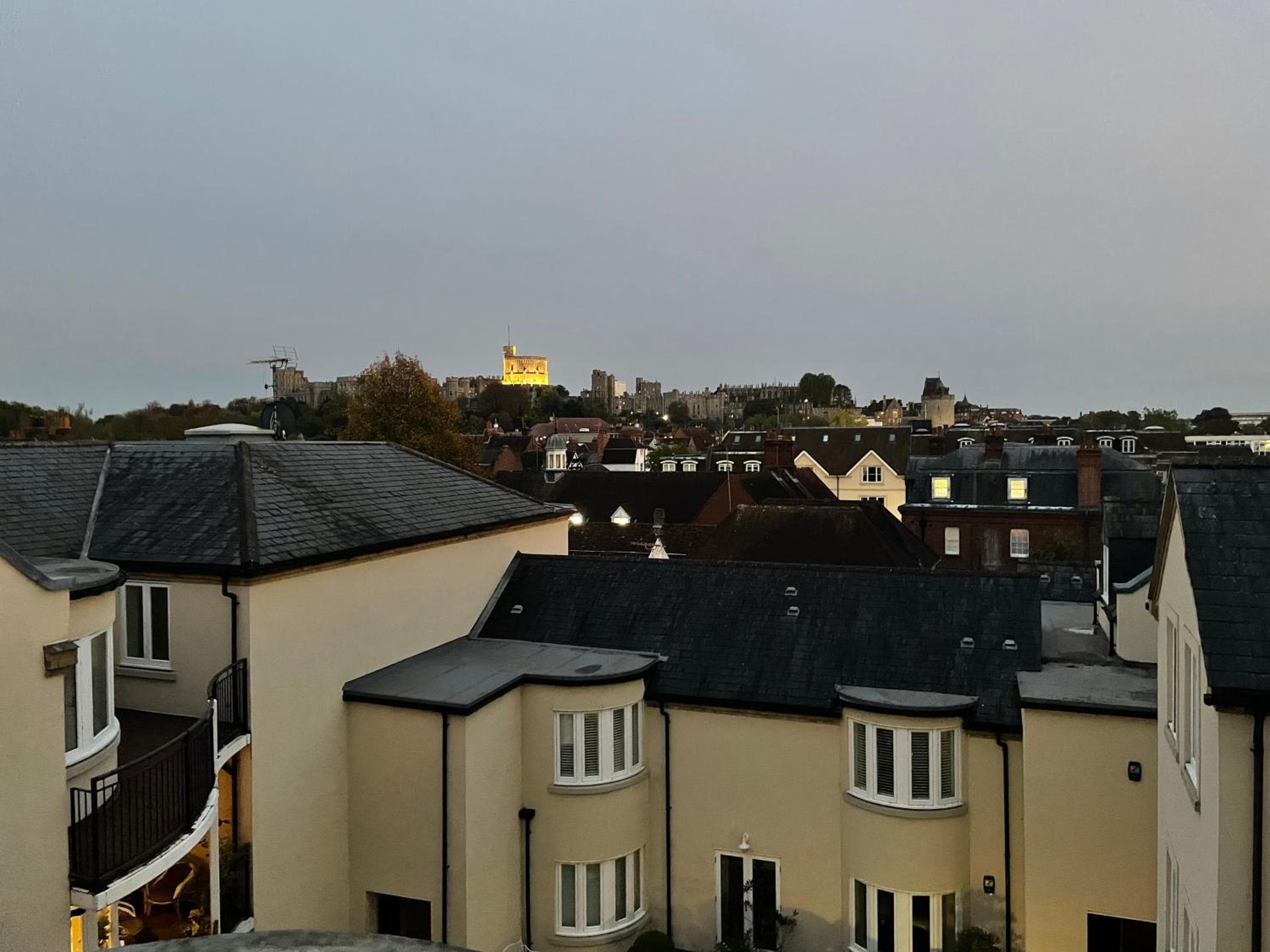 Top Floor En-suite Double Bedrooms In Eton With Great View Of Windsor Castle & Free Parking