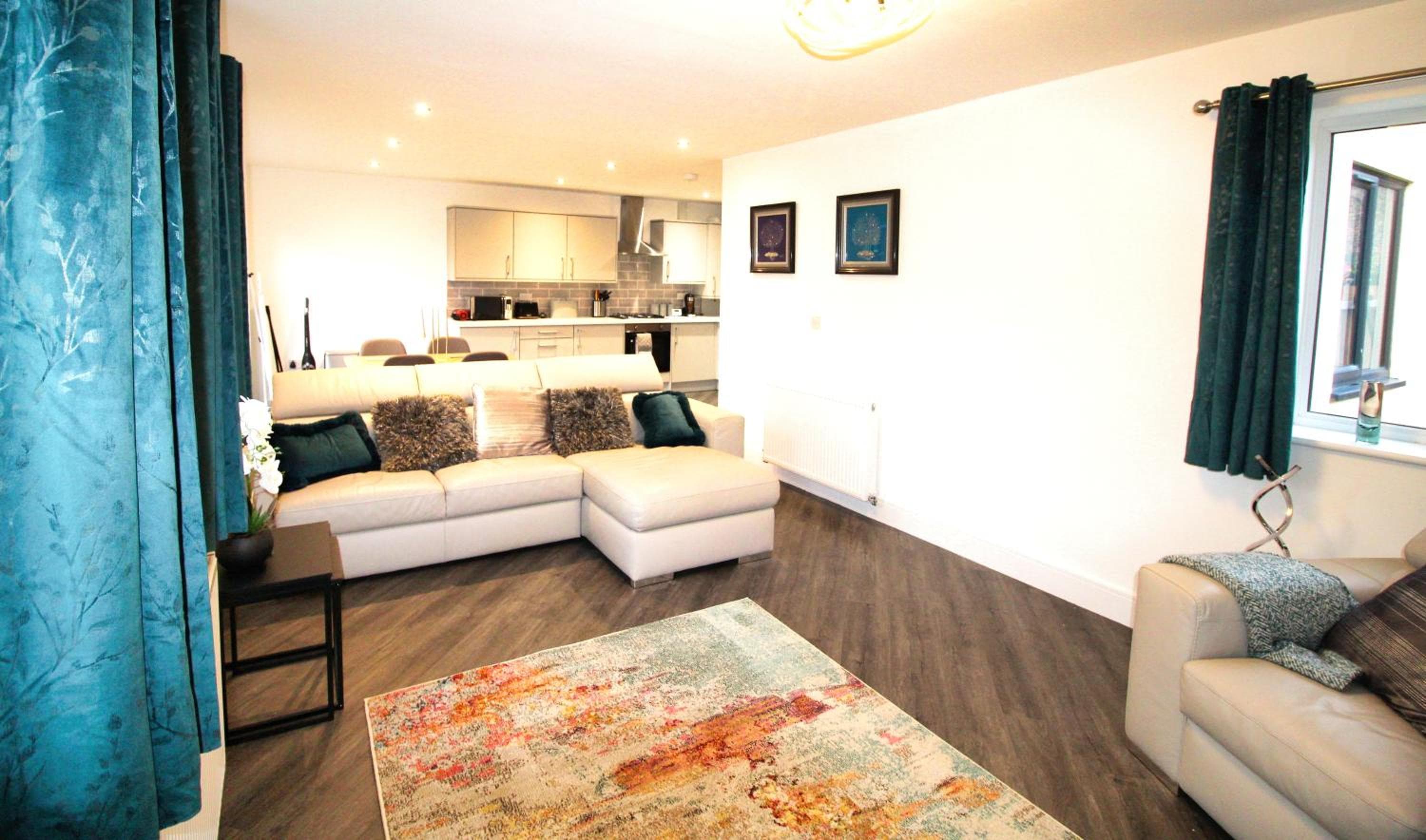 2 Bed Bungalow - Parking - New Build - High End Furnishings - Wheel Chair Accessible - Large Enclosed Garden - Dog Friendly