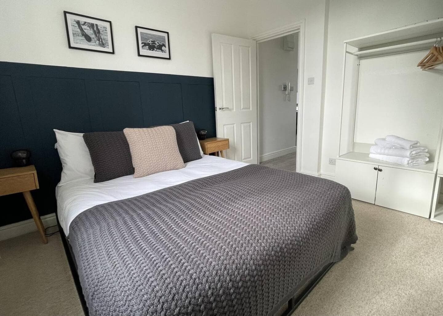 F3 Walkable to Racecourse! Sleeps 4
