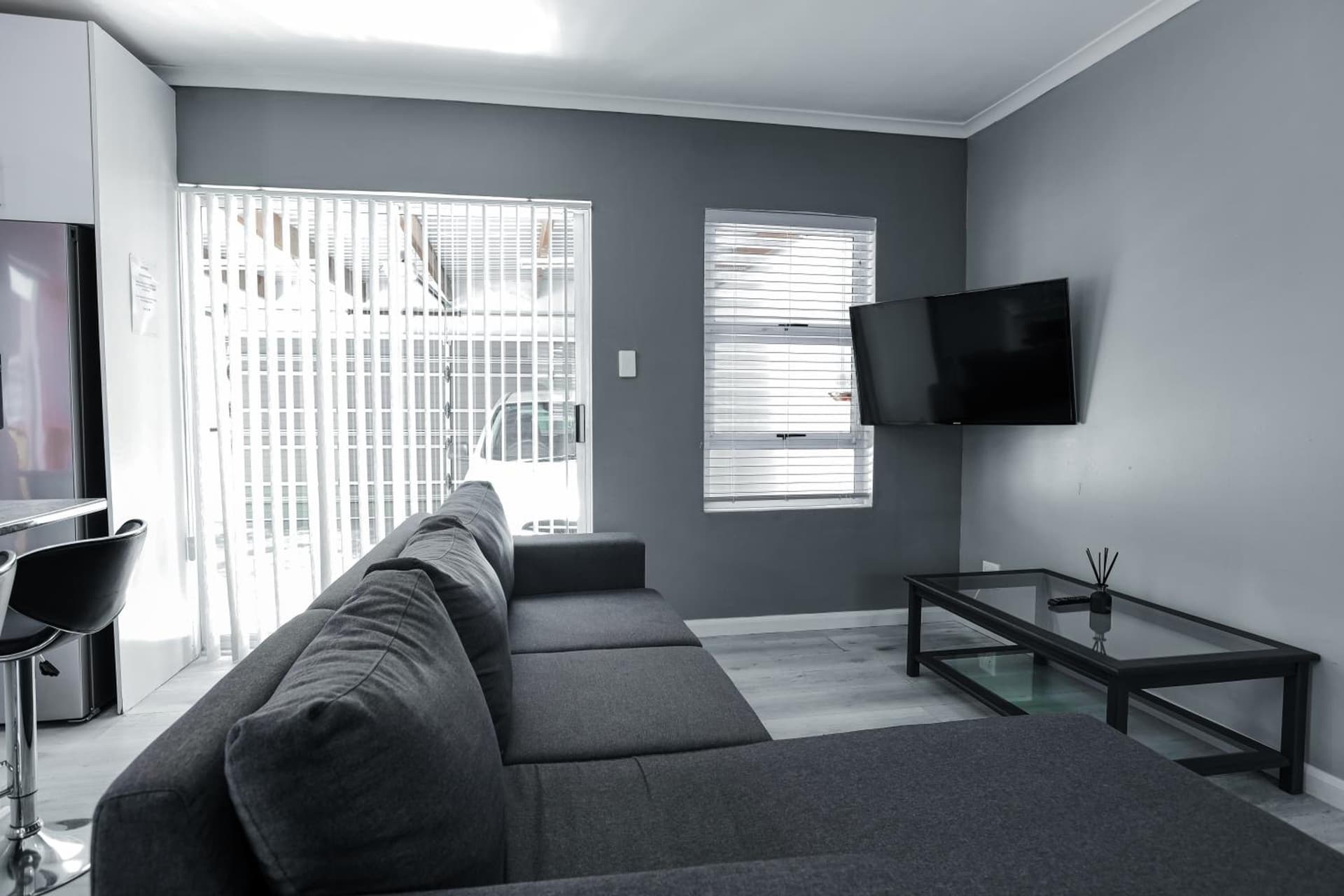Milo's Sky Grey Guest House - No Load shedding