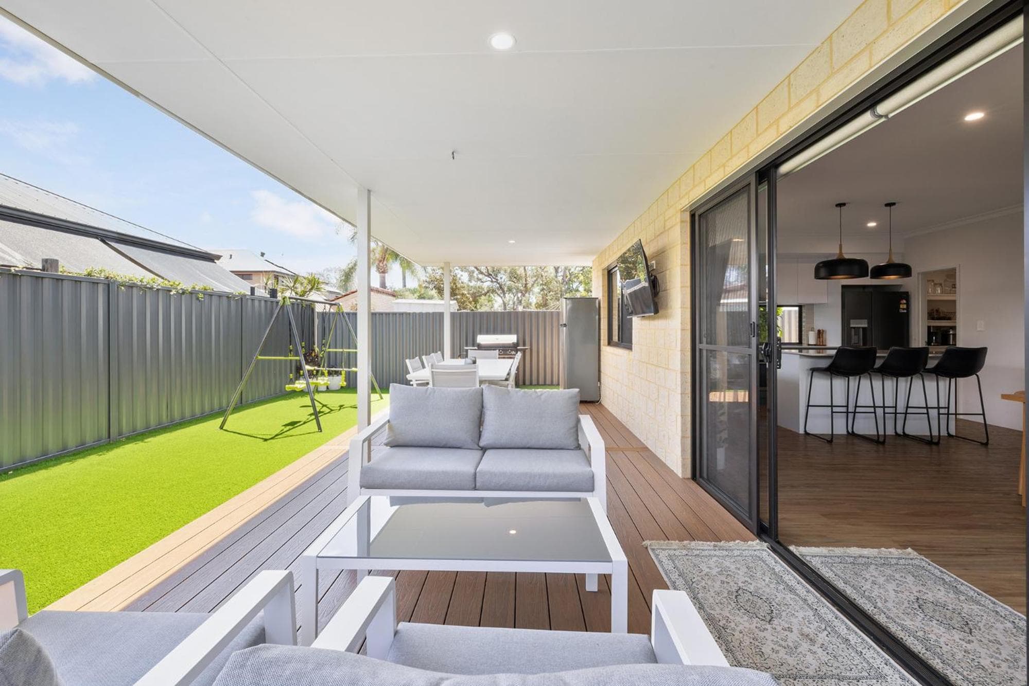 Family Friendly Close 2 Airport, Optus, Crown & City