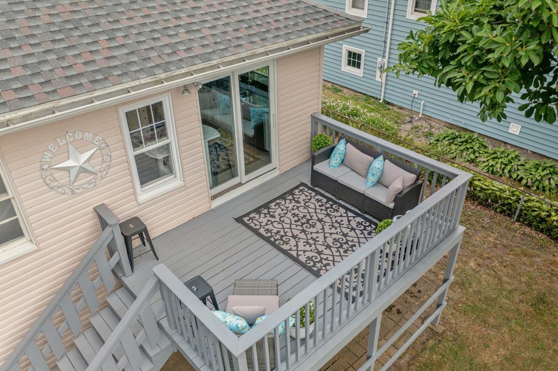 COZY, MODERN, Charming Cottage 1min to the beach