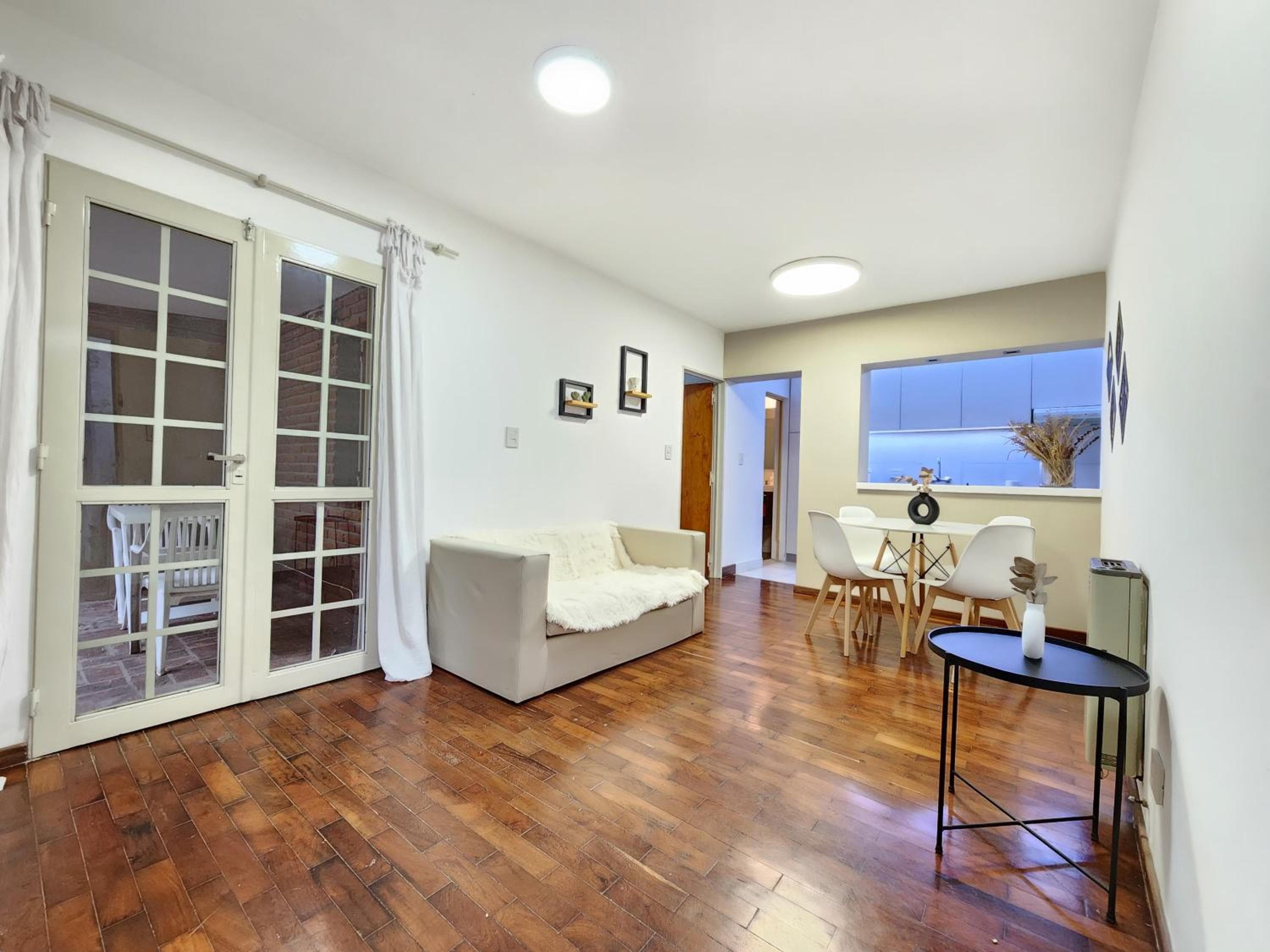 Departamento PB, patio y asador privados - NUEVO SERVICIO Estacionamiento 24hs INCLUIDO, no camioneta- Cerca de hotel Quinto Centenario, Nuevocentro shoppi