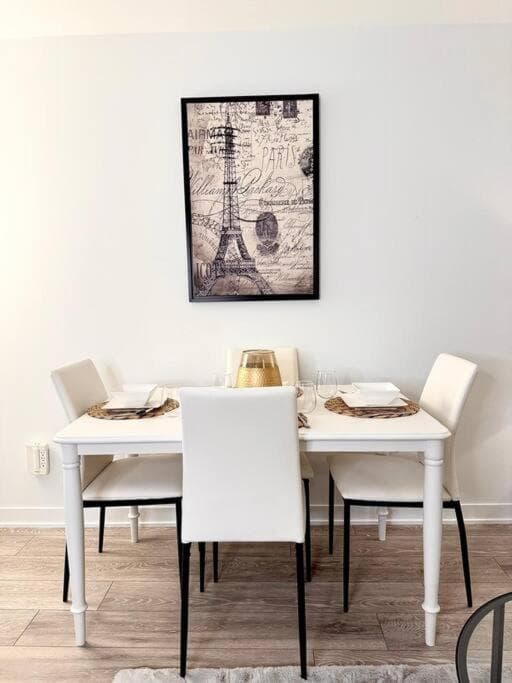Ultra luxurious 2 BR 2 Bath 1 Parking Toronto Airport And Sq1