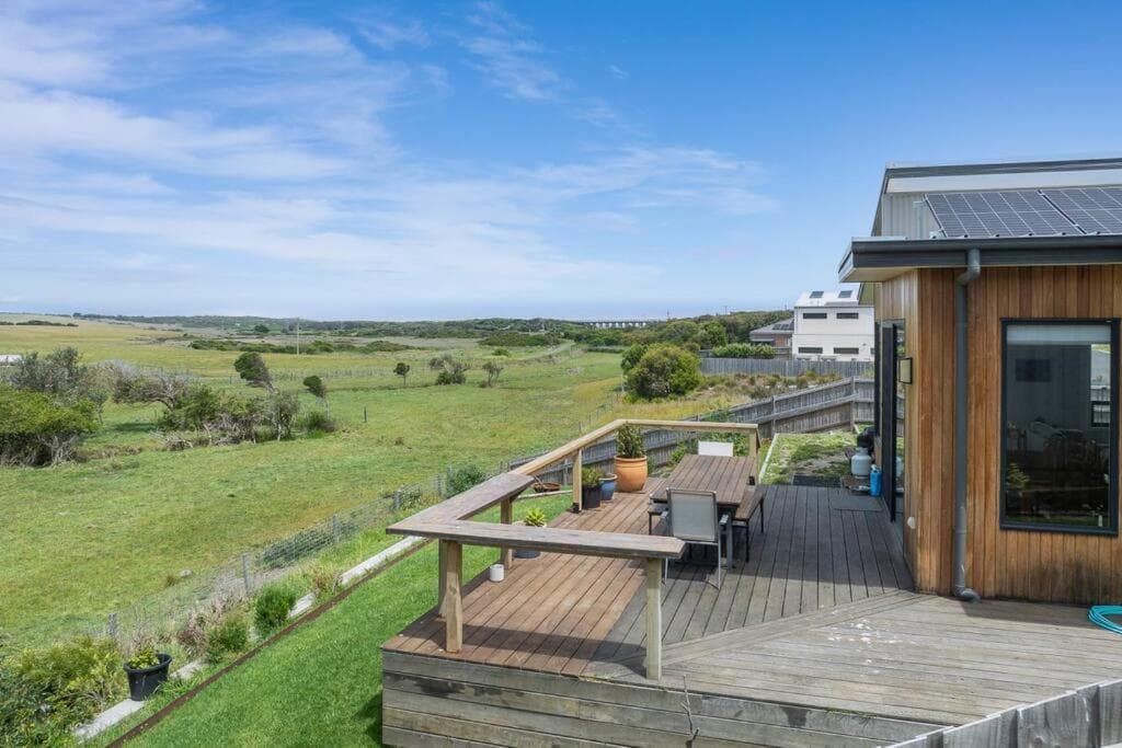 Modern Coastal Escape - Pet Friendly with Fireplace