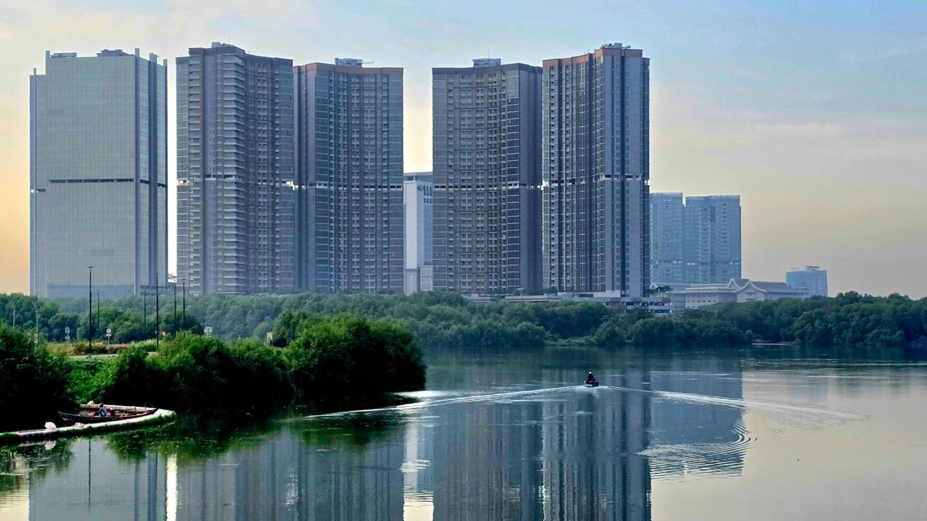 Sea View with bridge Gold Coast next to Oakwood PIK