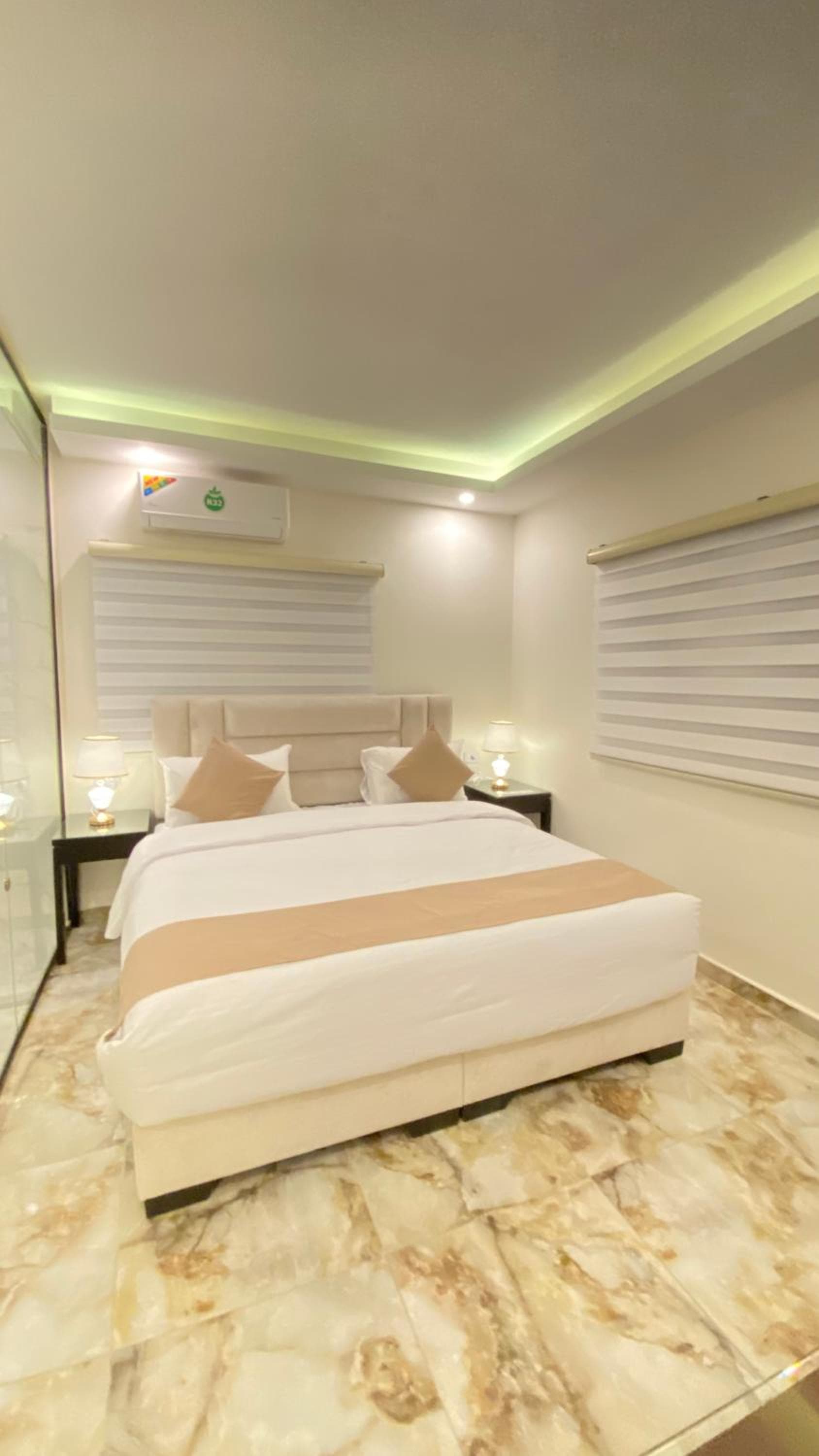 Eighth Wonders Hotel