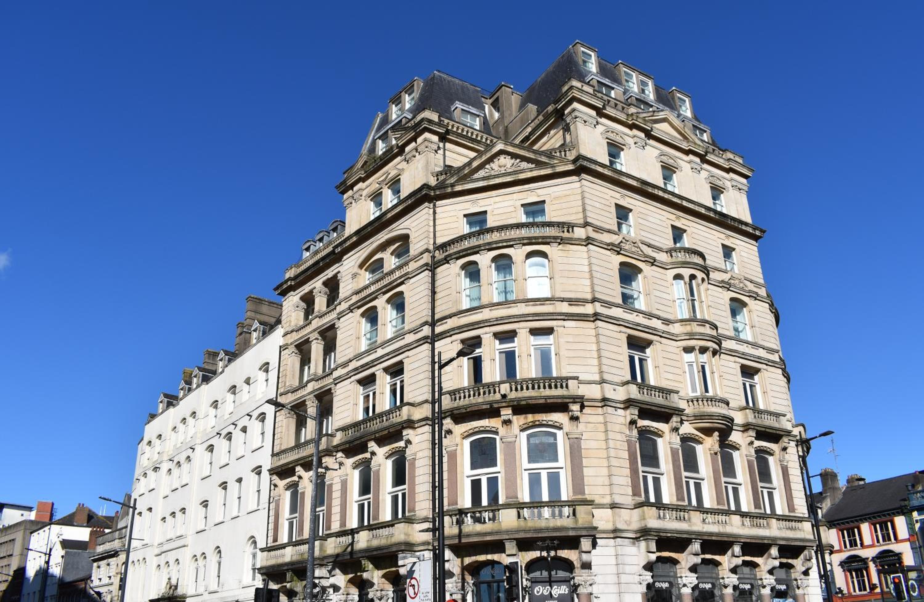 Royal Hotel Cardiff by Belvilla
