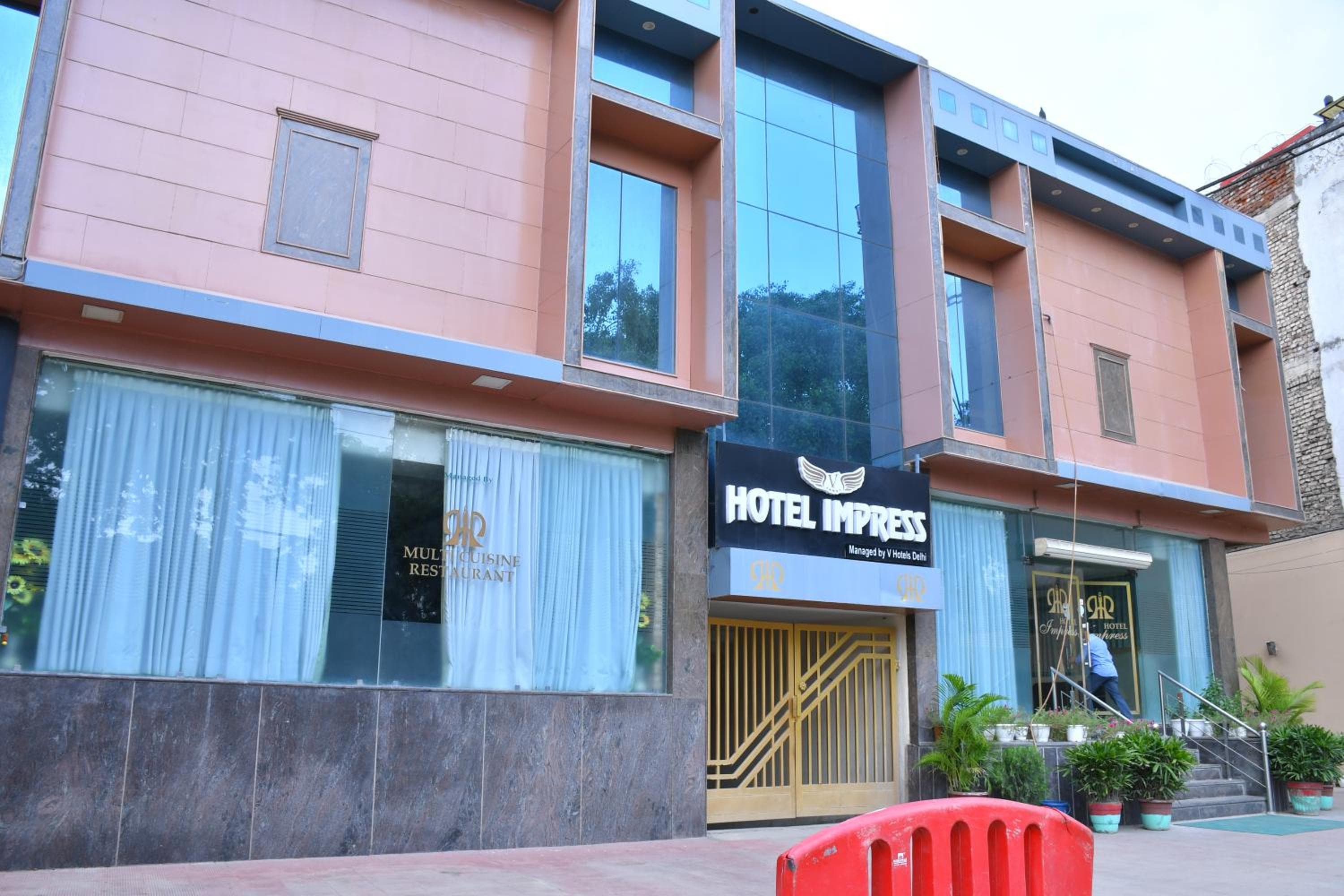 Hotel Impress By RMR Hotels