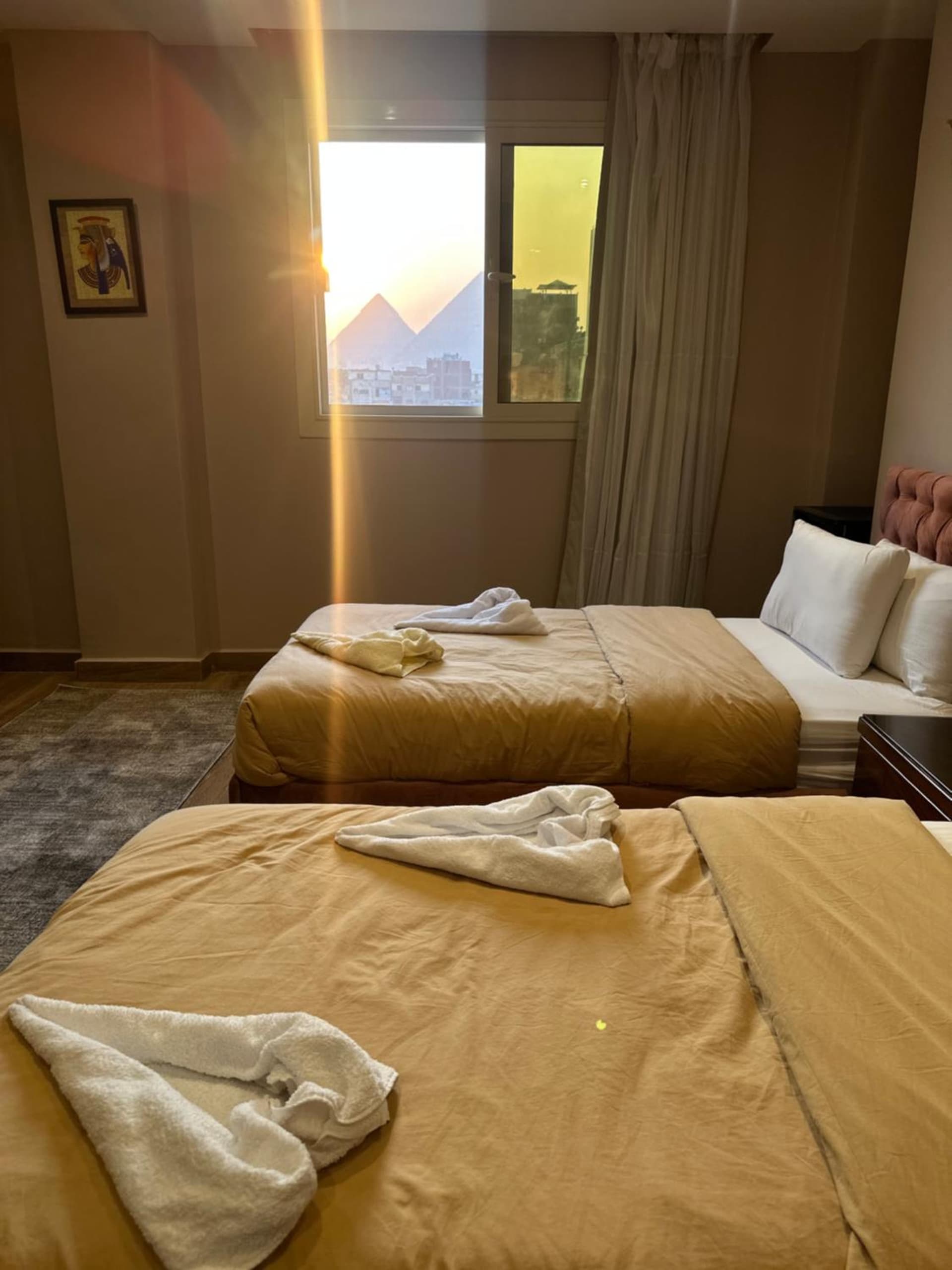 Mirage pyramids view hotel