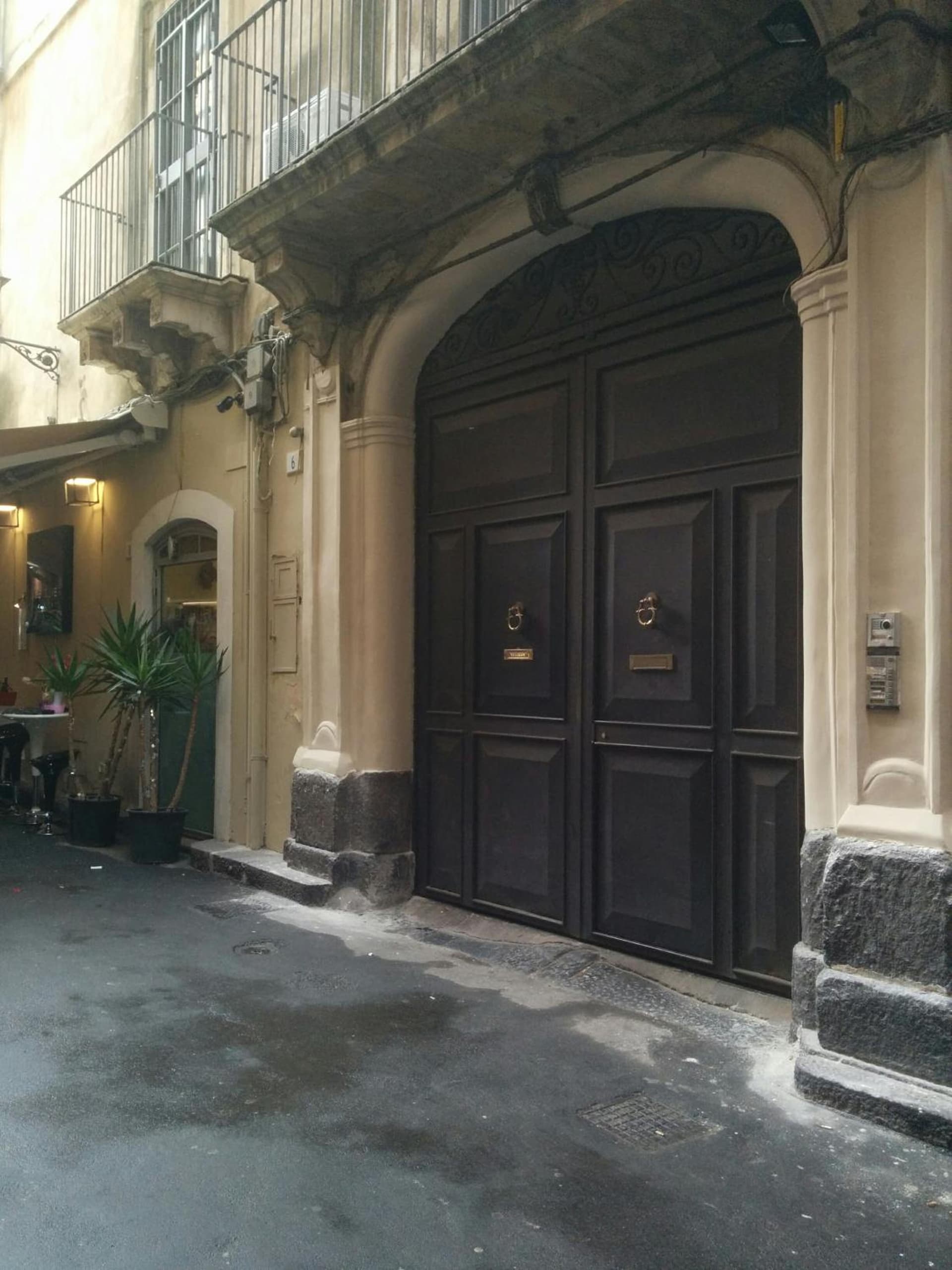 Zefnea House