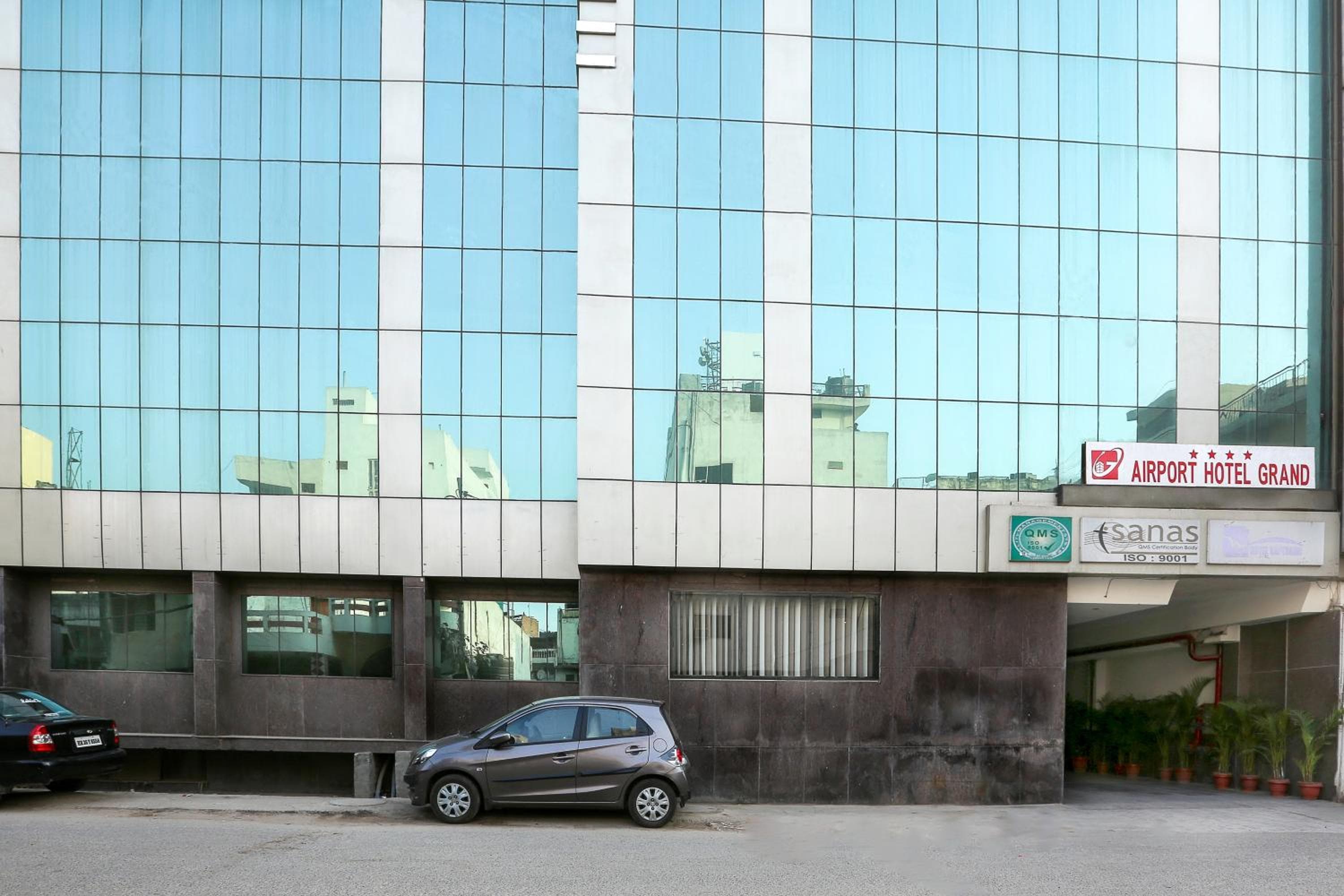 Airport Hotel Grand